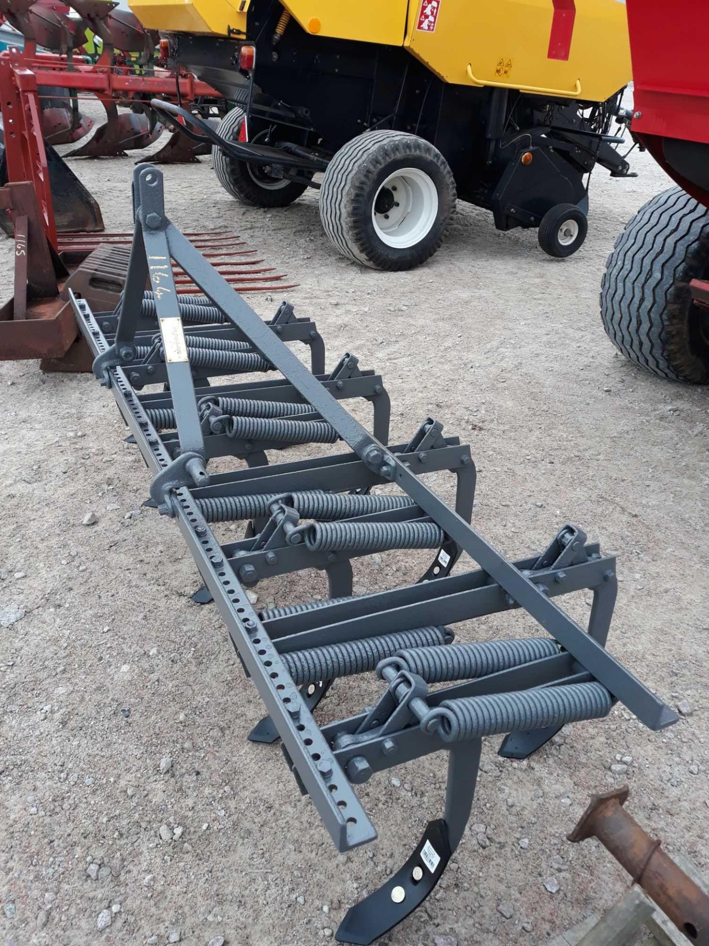 MF 9 TINE CULTIVATOR - Image 2 of 2