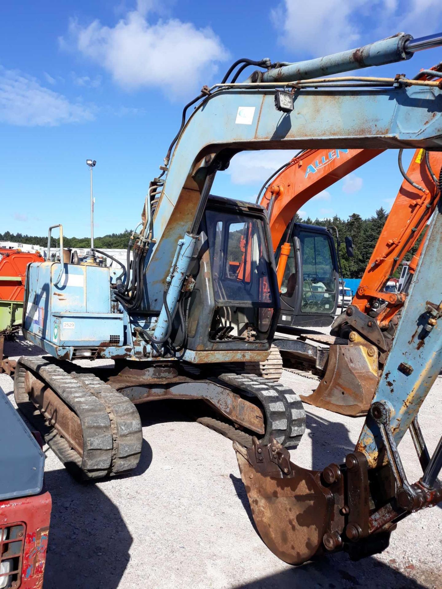 Sumitomo 8T Slew Digger, C/w Ditching Bucket ( Beside auctioneers Box), 3500 Hours, + VAT, - Image 2 of 6