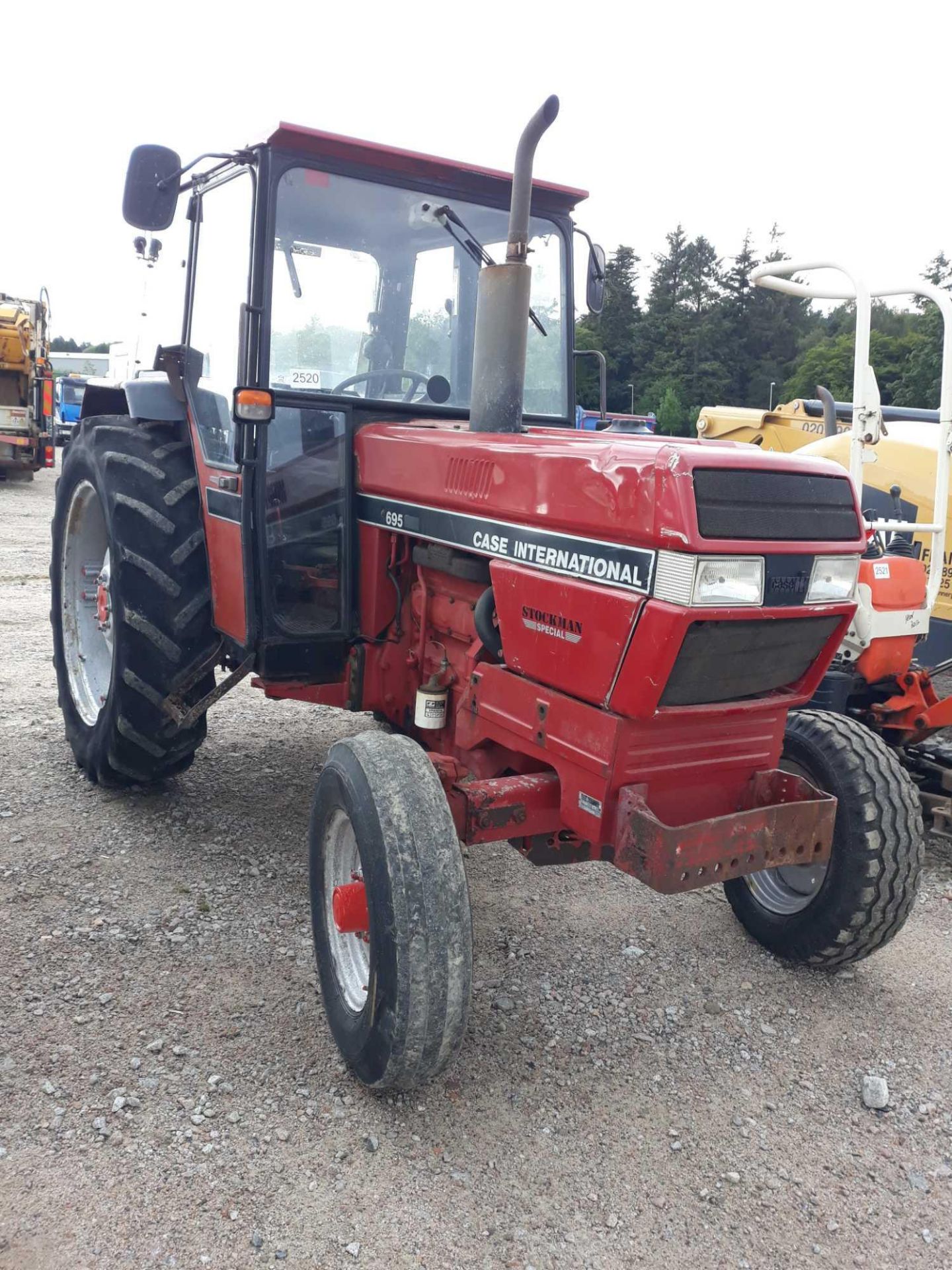 Case 695 2WD Tractor, + VAT - Image 2 of 4