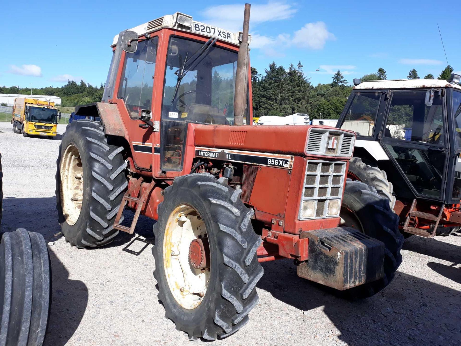 International/Case 956 XL Tractor, + VAT, - Image 2 of 4