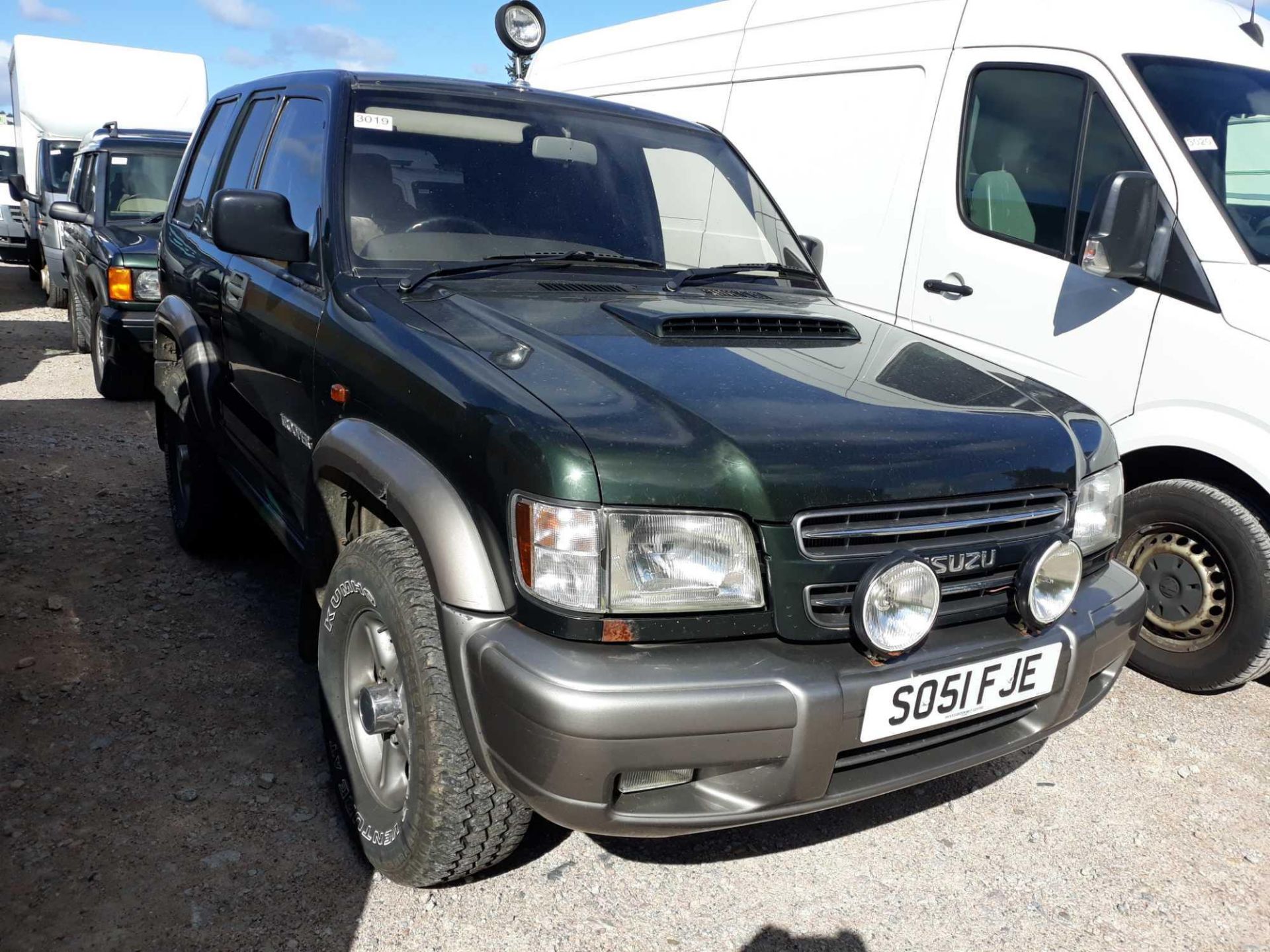 Isuzu Trooper Turbo Diesel - 2999cc 4x4 - Image 2 of 9