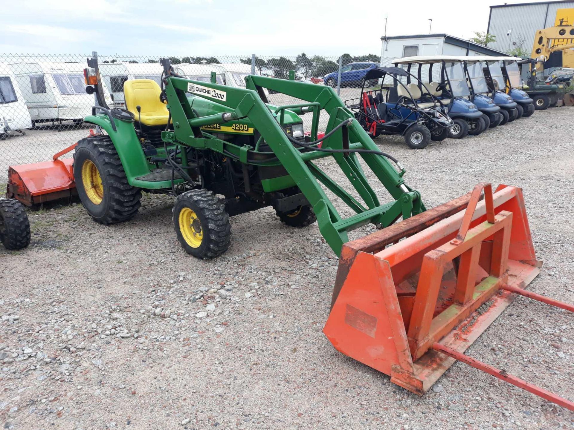 JD 4200 MINI TRACTOR42.5 HRS SIDE PANELS & KEY IN PC