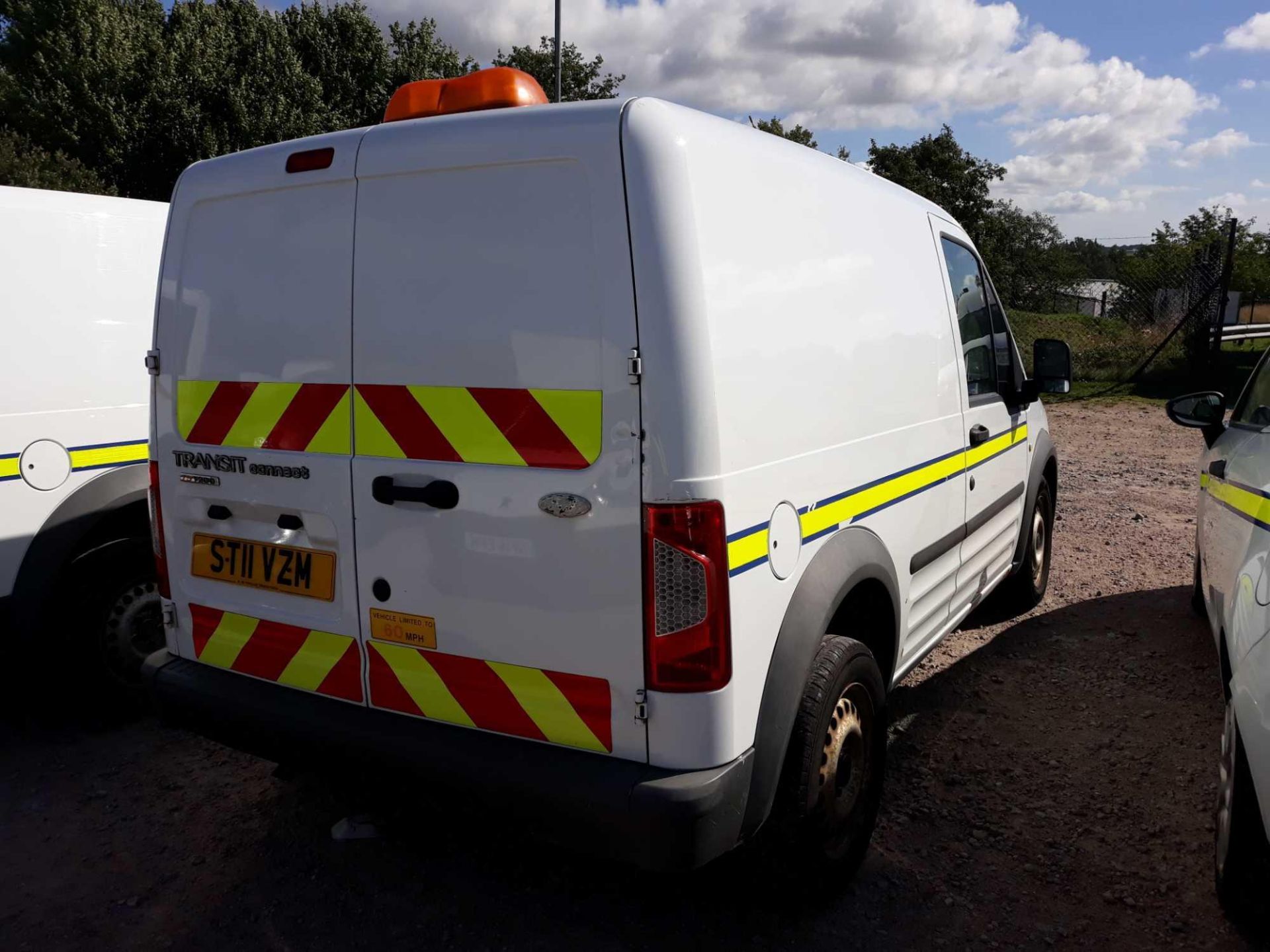 Ford Transit Connect 75 T200 - 1753cc 2 Door Van - Image 5 of 9