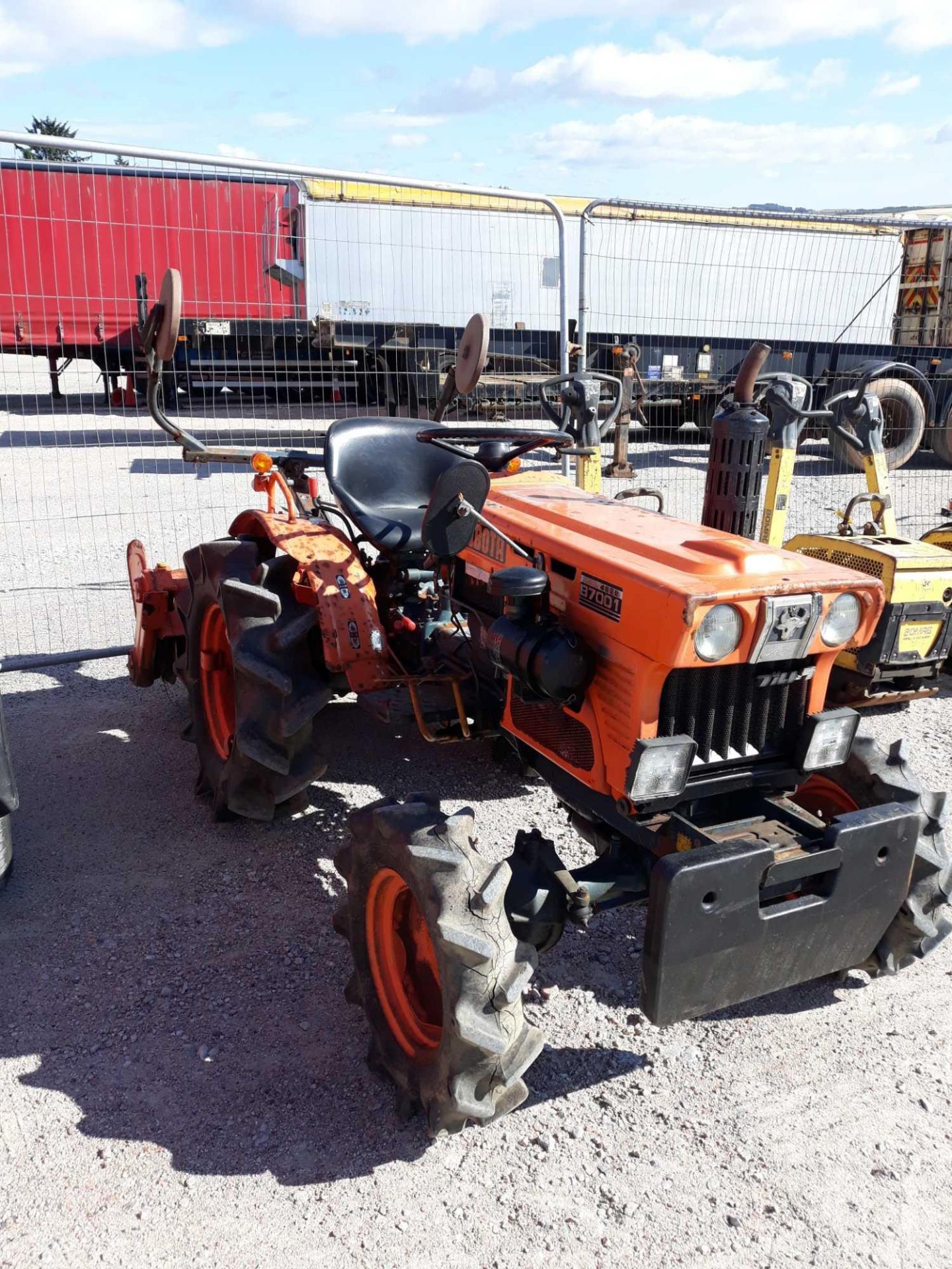 KUBOTA B7001 4WD TRACTOR C/W TILLER/CULTIVATOR KEY INPC