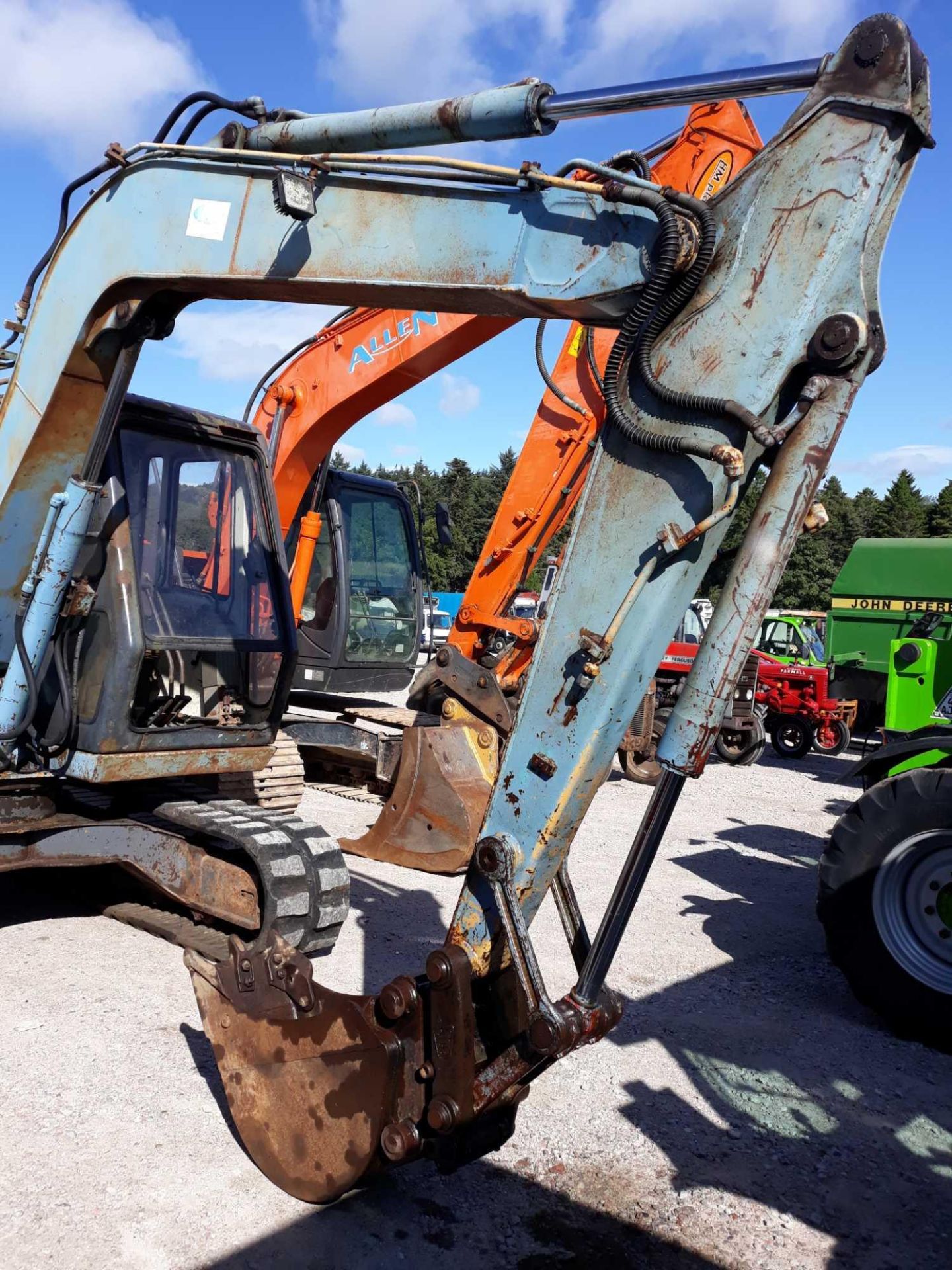 Sumitomo 8T Slew Digger, C/w Ditching Bucket ( Beside auctioneers Box), 3500 Hours, + VAT, - Image 6 of 6