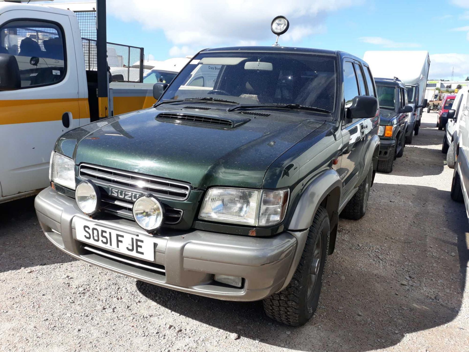 Isuzu Trooper Turbo Diesel - 2999cc 4x4 - Image 8 of 9