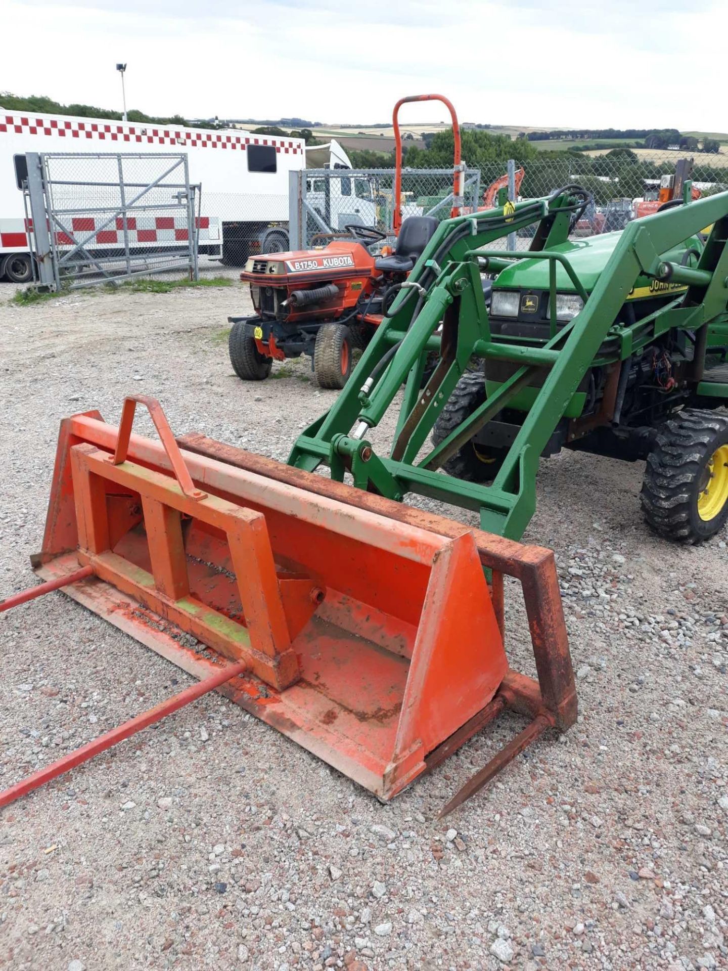 JD 4200 MINI TRACTOR42.5 HRS SIDE PANELS & KEY IN PC - Image 2 of 3