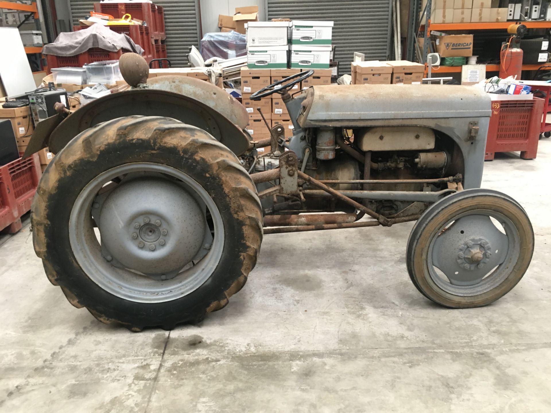 Ferguson TE-20, Petrol Parrafin, c/w Hydraulic Front Loader & Dung Fork (next to auctioneers box), N - Image 10 of 15