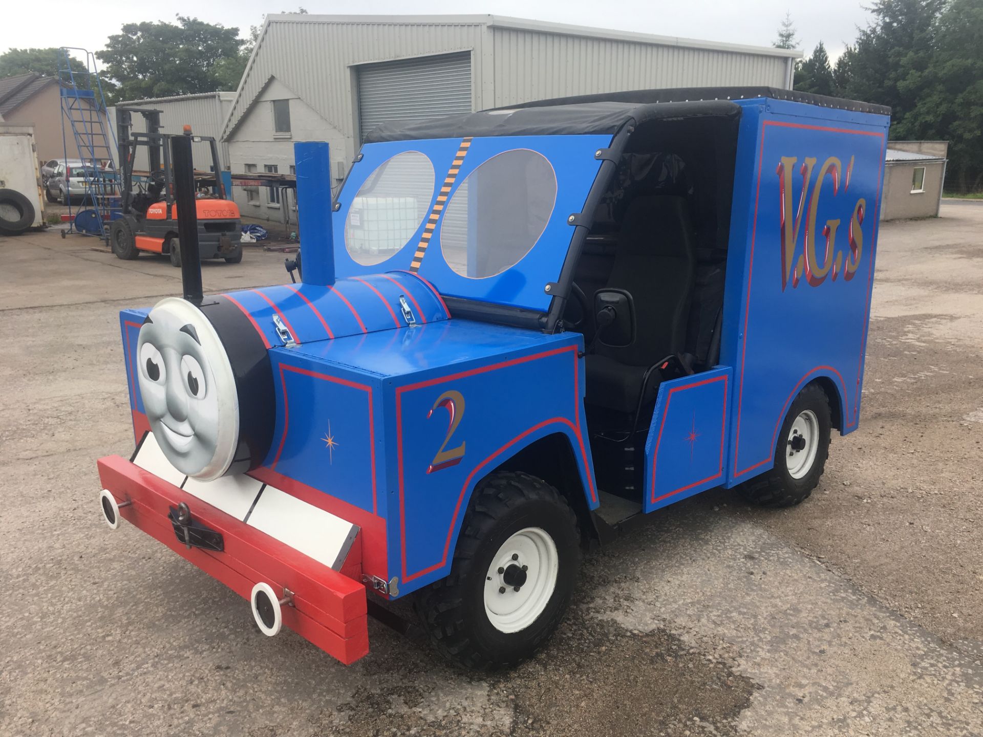 Massey Ferguson, 4x4 with 2 coaches constructed with original wood from co-op Berryden, No VAT - Bild 3 aus 14