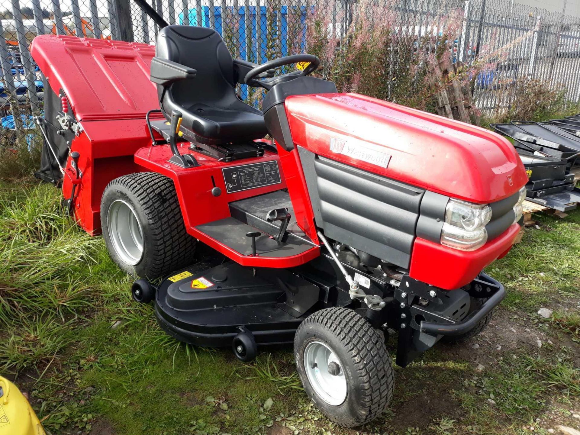 WESTWOOD V25 MOWER C/W ELECTRIC COLLECTOR