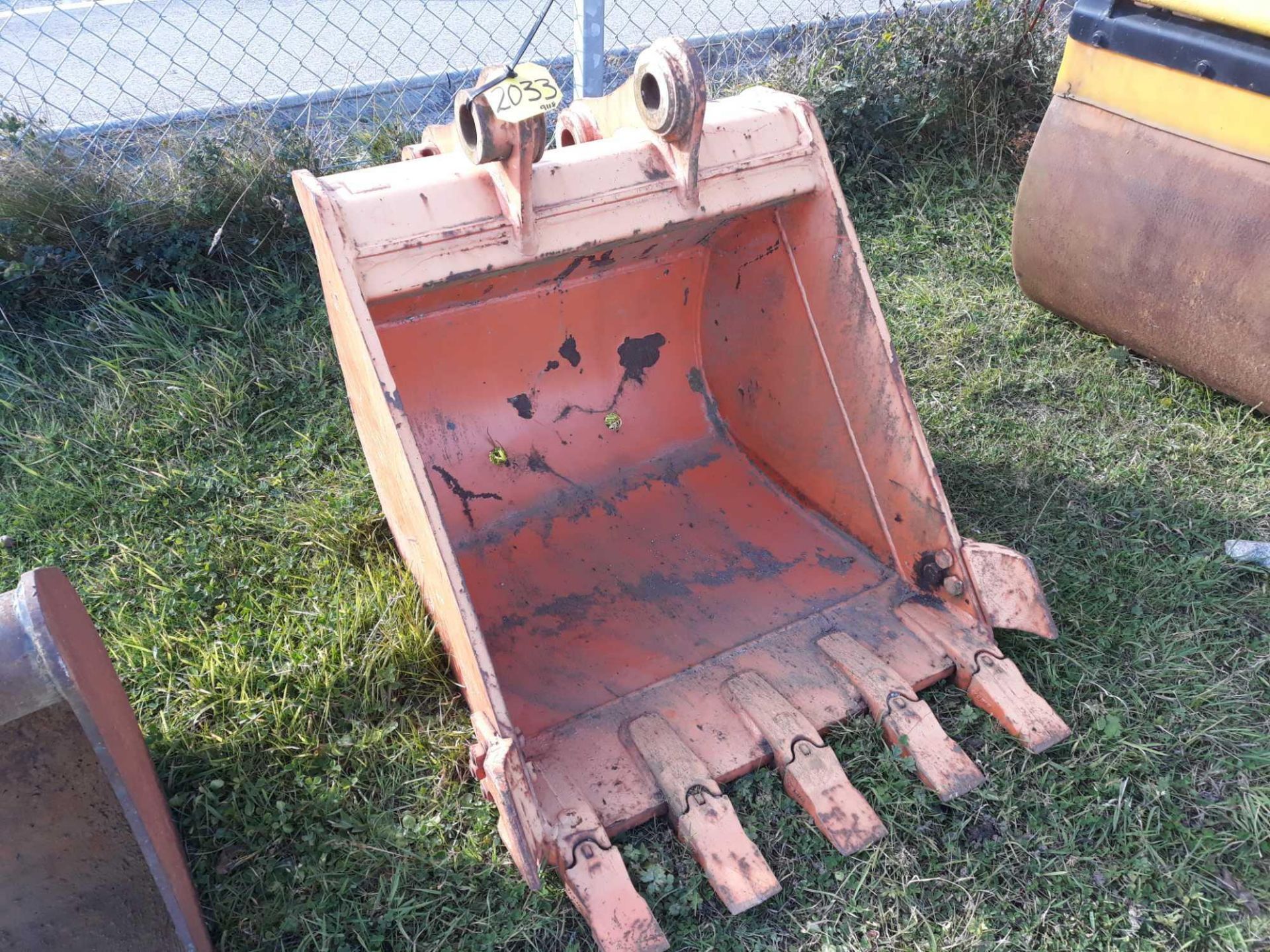 DIGGING BUCKET DOOSAN 45MM PINS 600MM