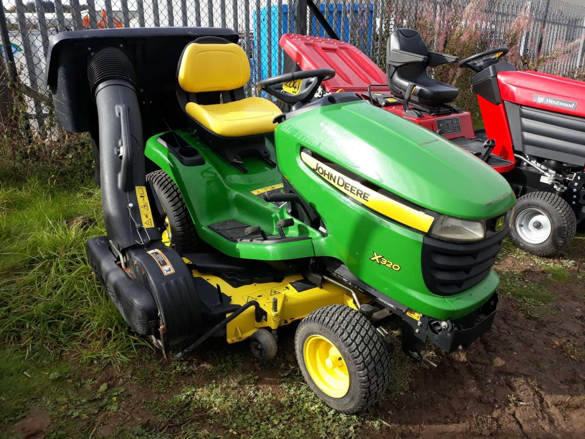 JOHN DEERE X320 MOWER C/W COLLECTOR