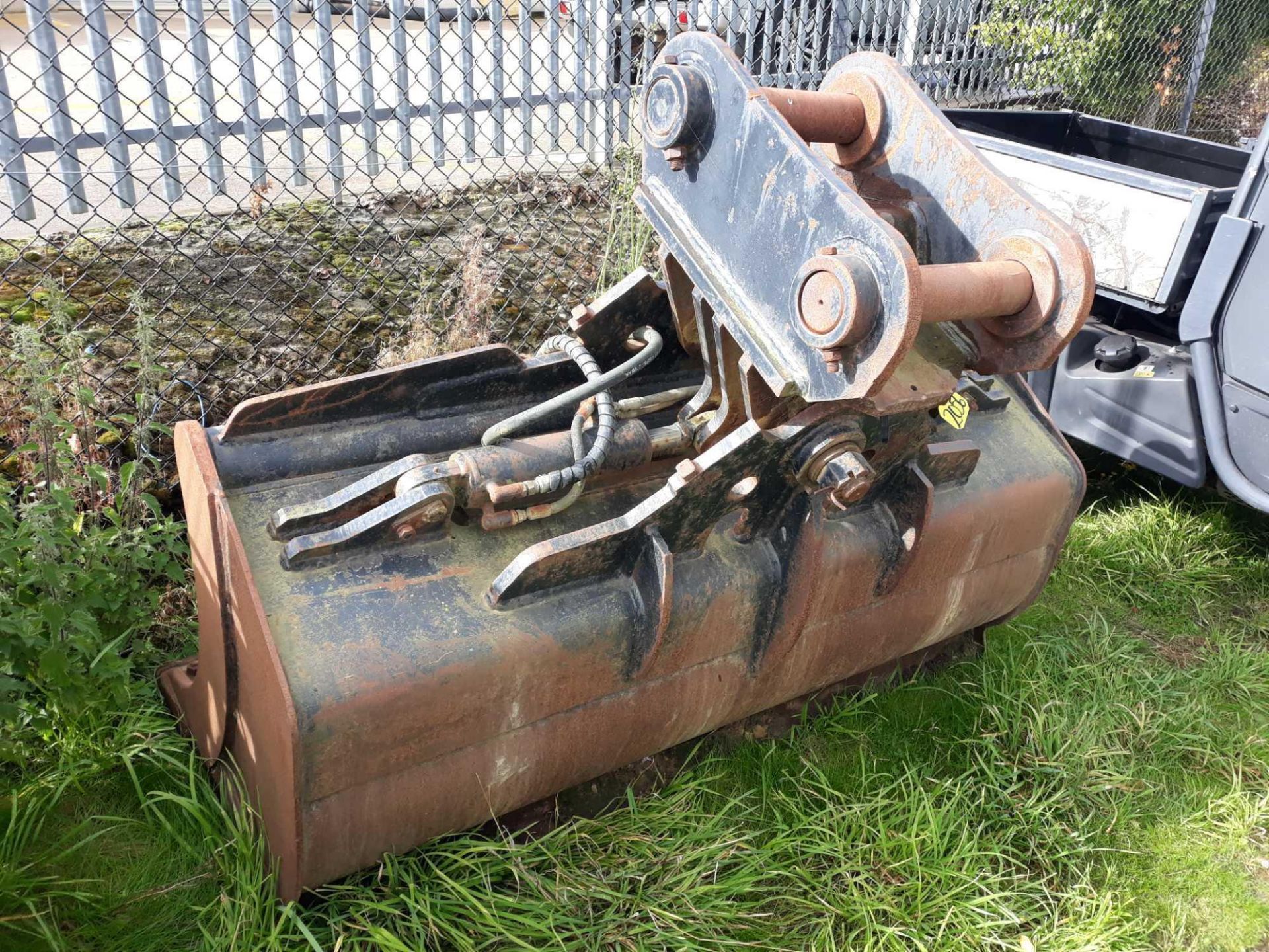 JCB TILTING DITCHING BUCKET