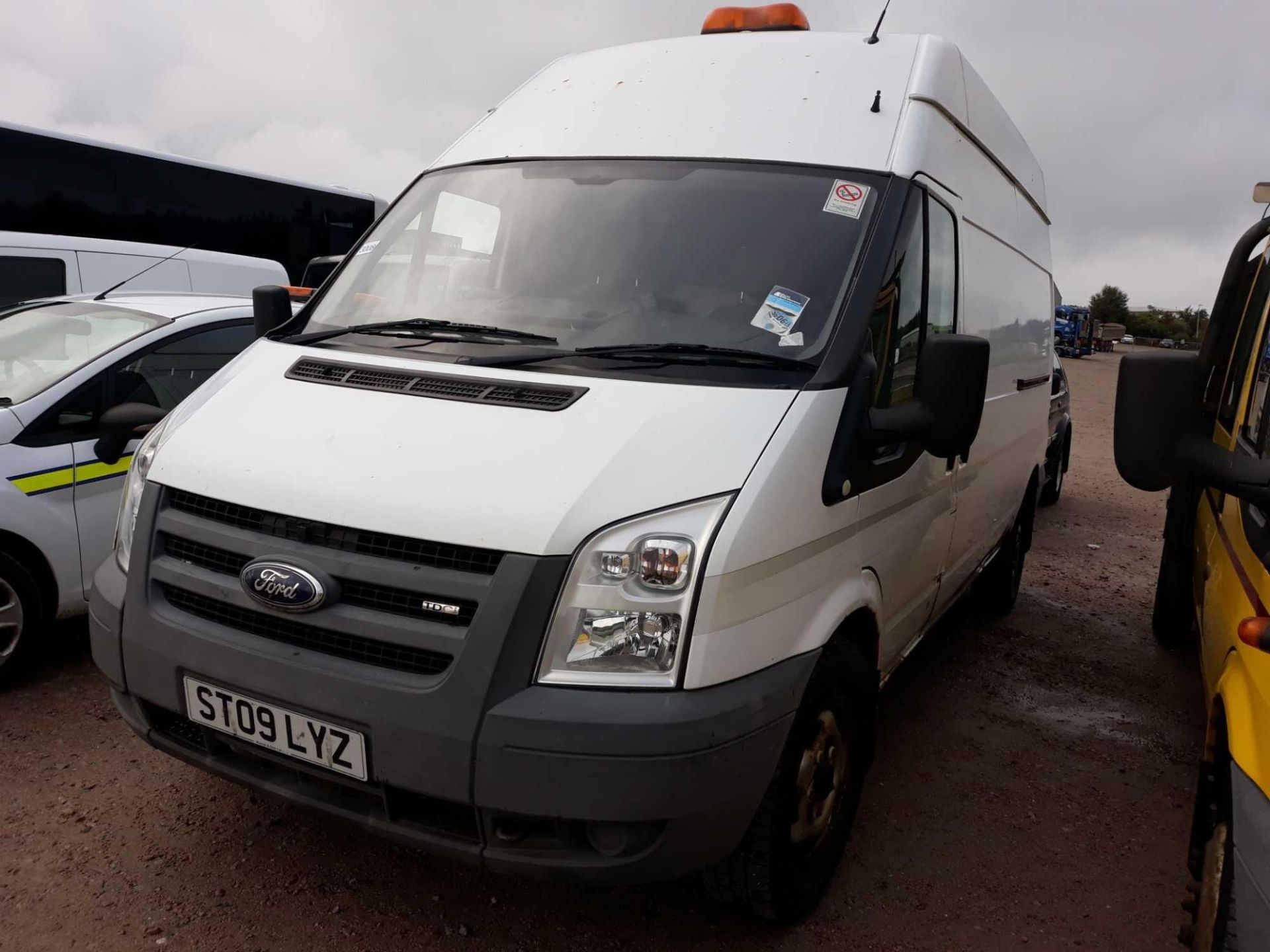 Ford Transit 115 T350l Rwd - 2402cc 2 Door Van - Image 2 of 3