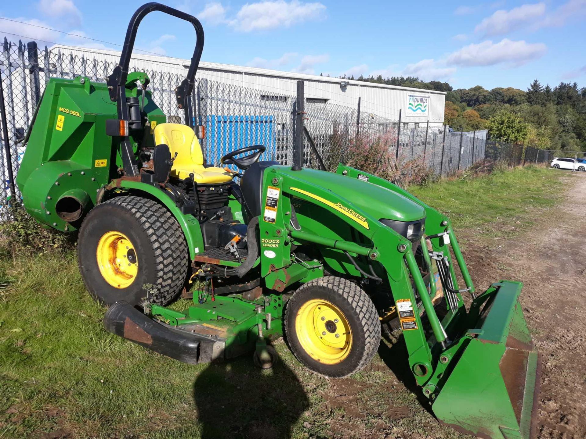 JOHN DEERE 2520 TRACTOR