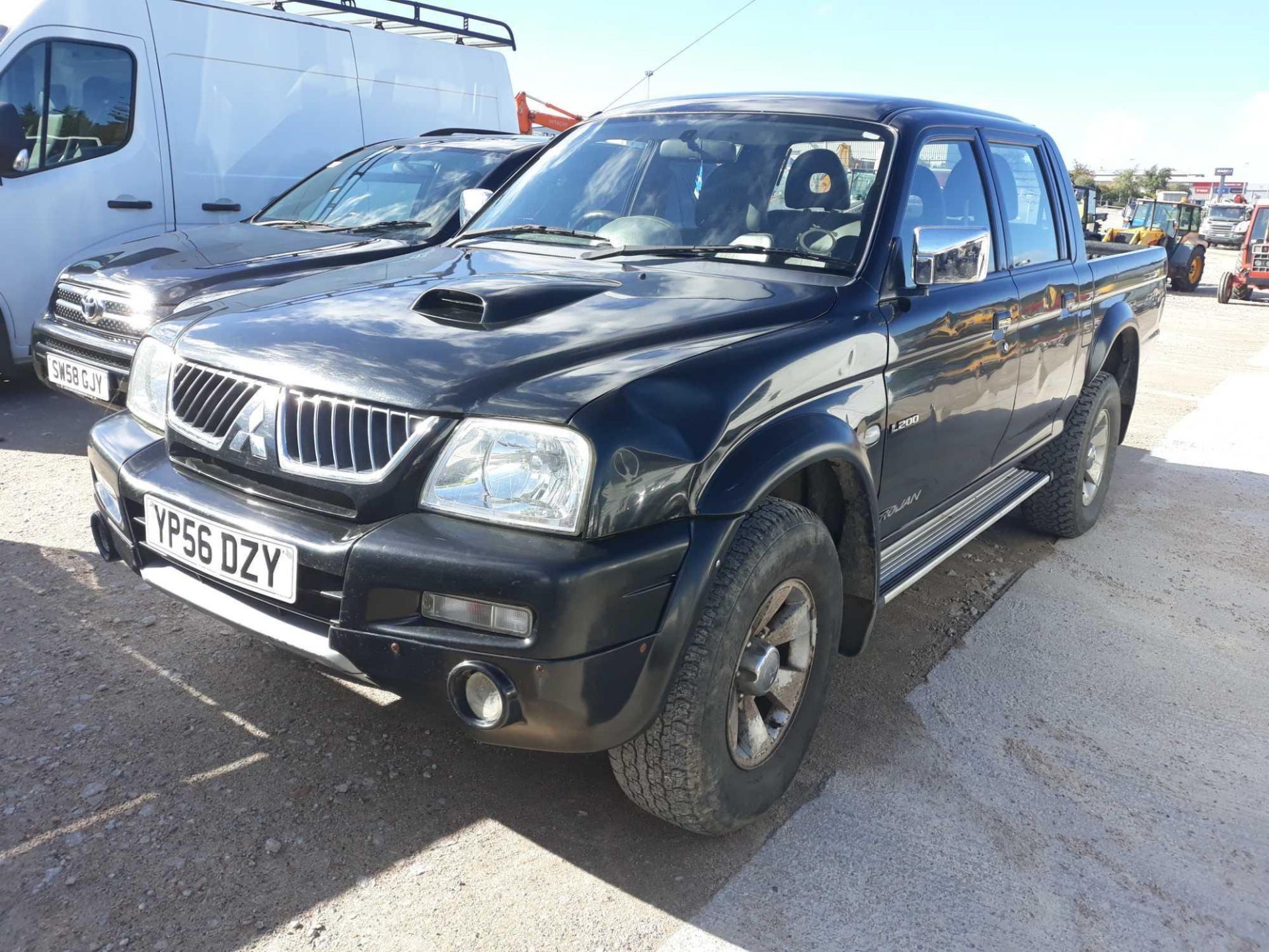 Mitsubishi L200 Trojan - 2477cc Pickup - Image 3 of 4