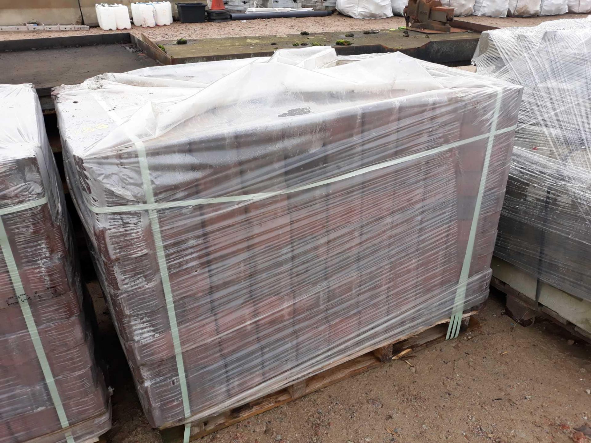 PALLET OF RED READY PAVE LOCKBLOCK