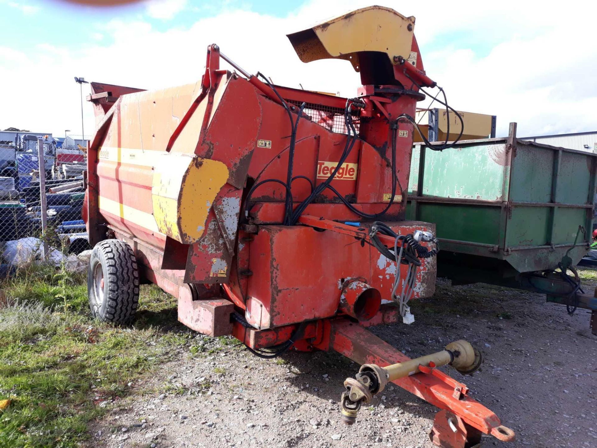 TEAGLE 9090 STRAW BEDDER WITH PTO & C/BOX IN P/CABIN