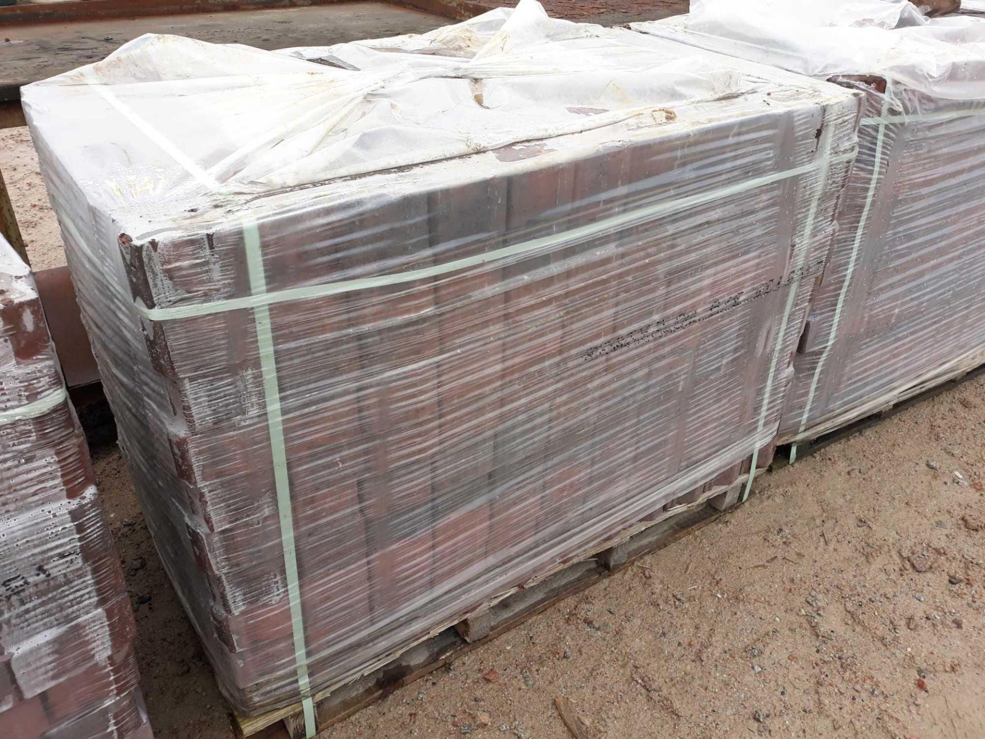 PALLET OF RED READY PAVE LOCKBLOCK