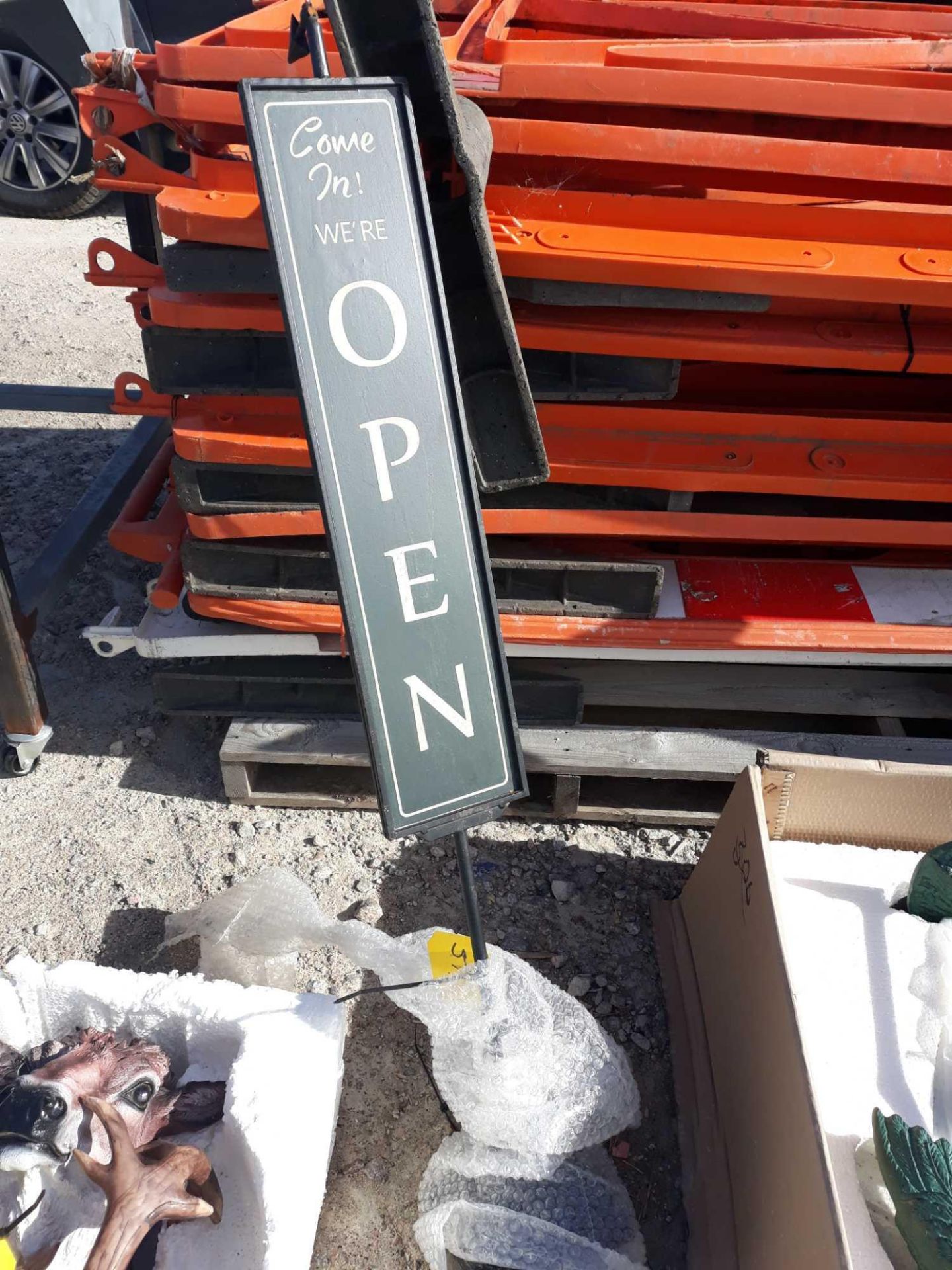 OPEN/CLOSED SIGN