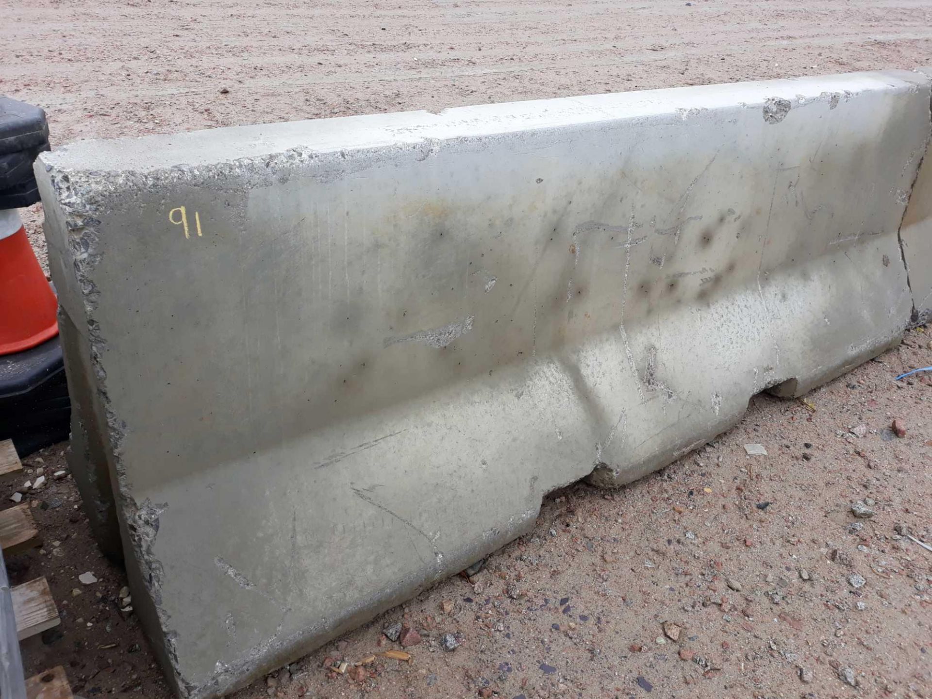 CONCRETE ROAD BARRIER