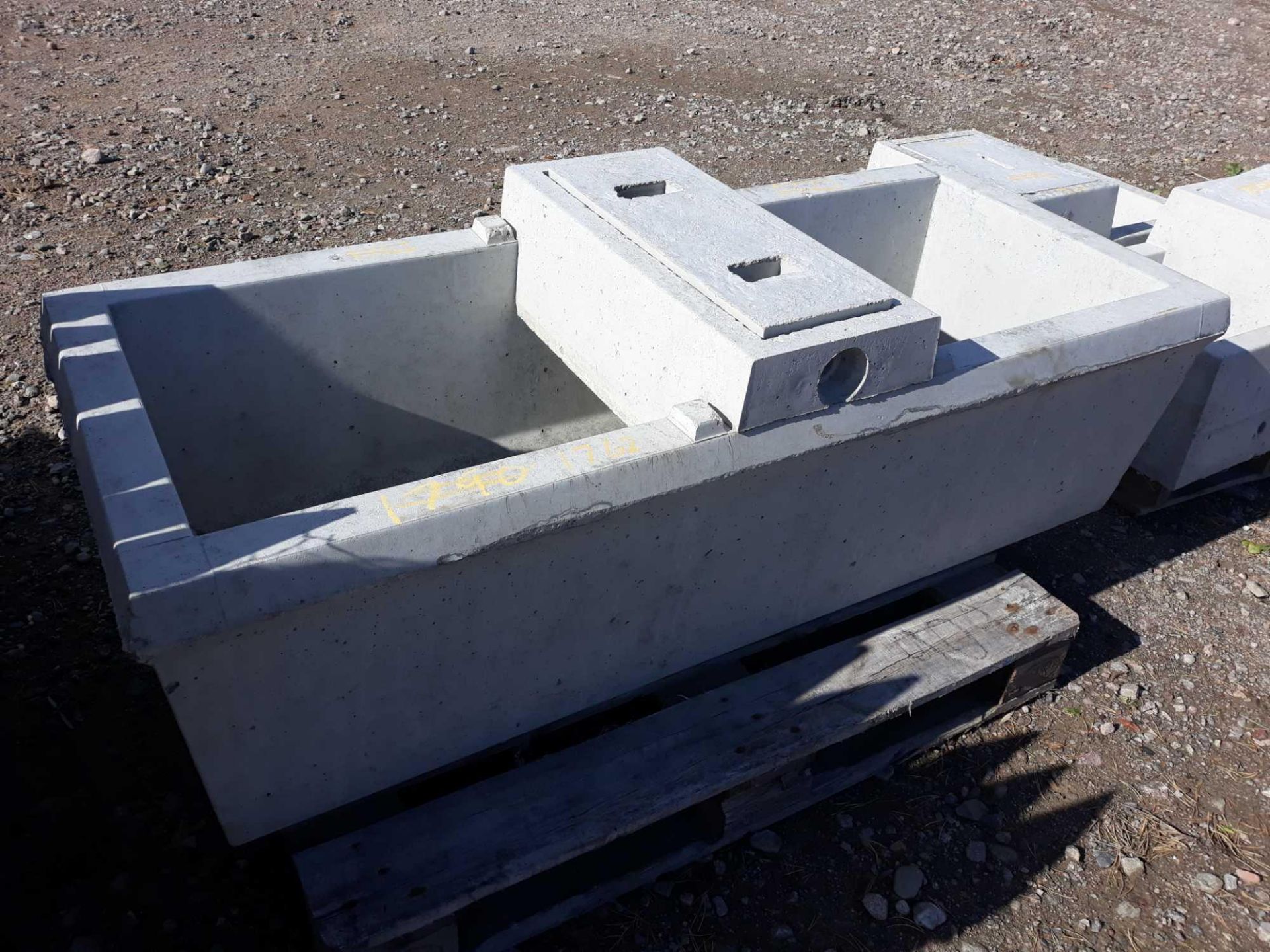 1 CEMENT TROUGH