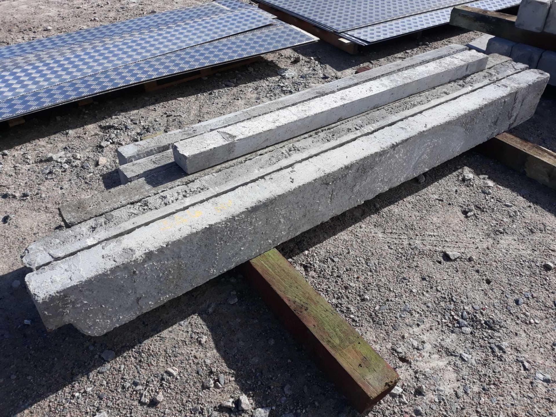 7 CONCRETE LINTELS 215 X 100