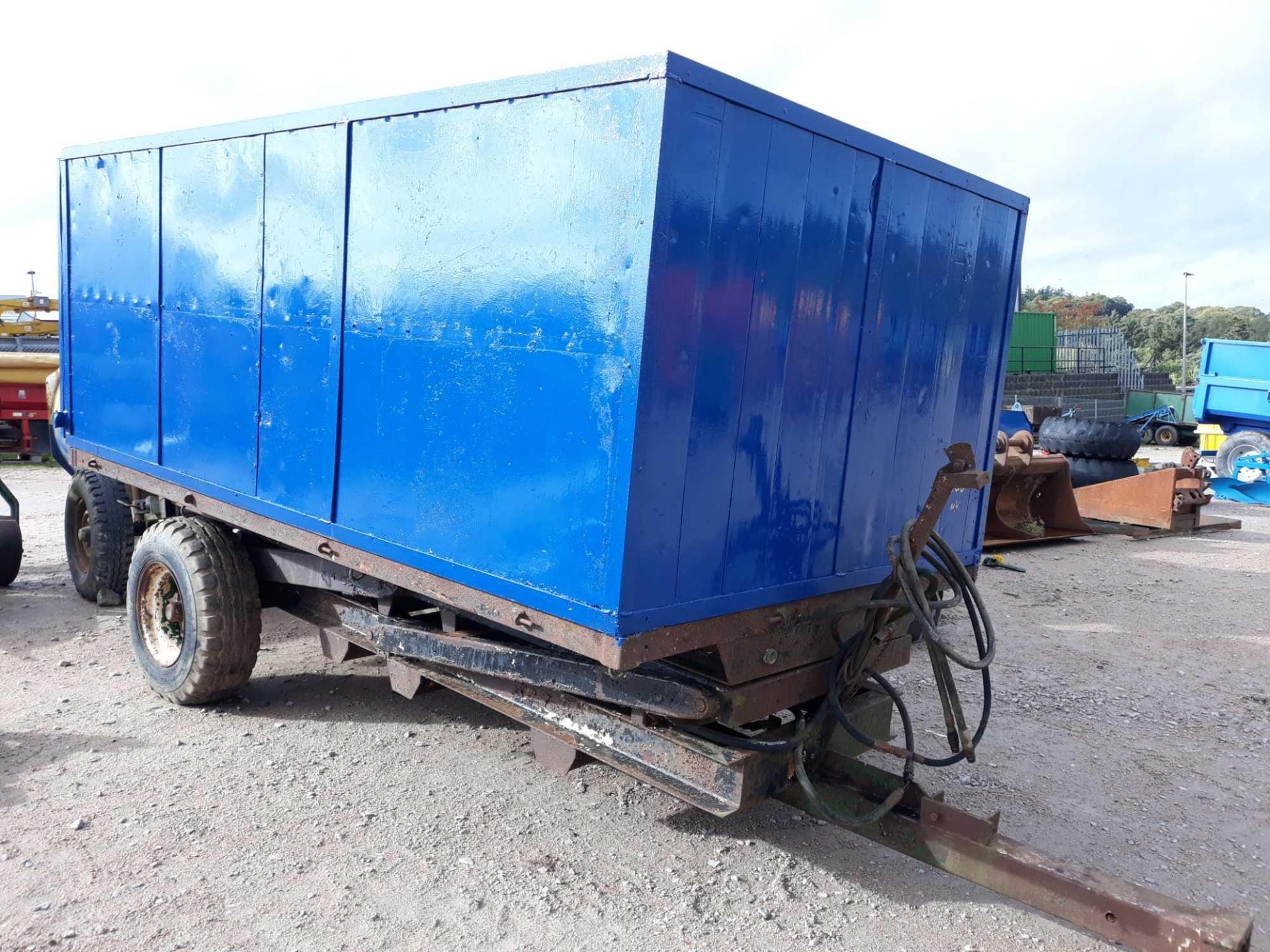 HIGH TIPPING TRAILER