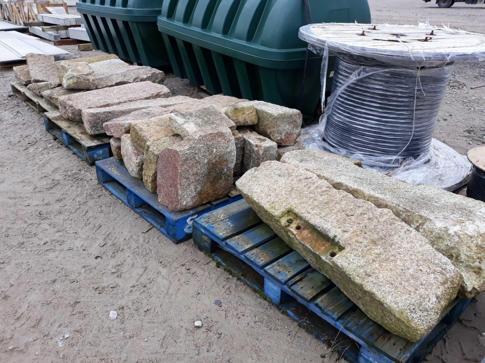 4 PALLETS BUILDERS STONES AND LINTELS