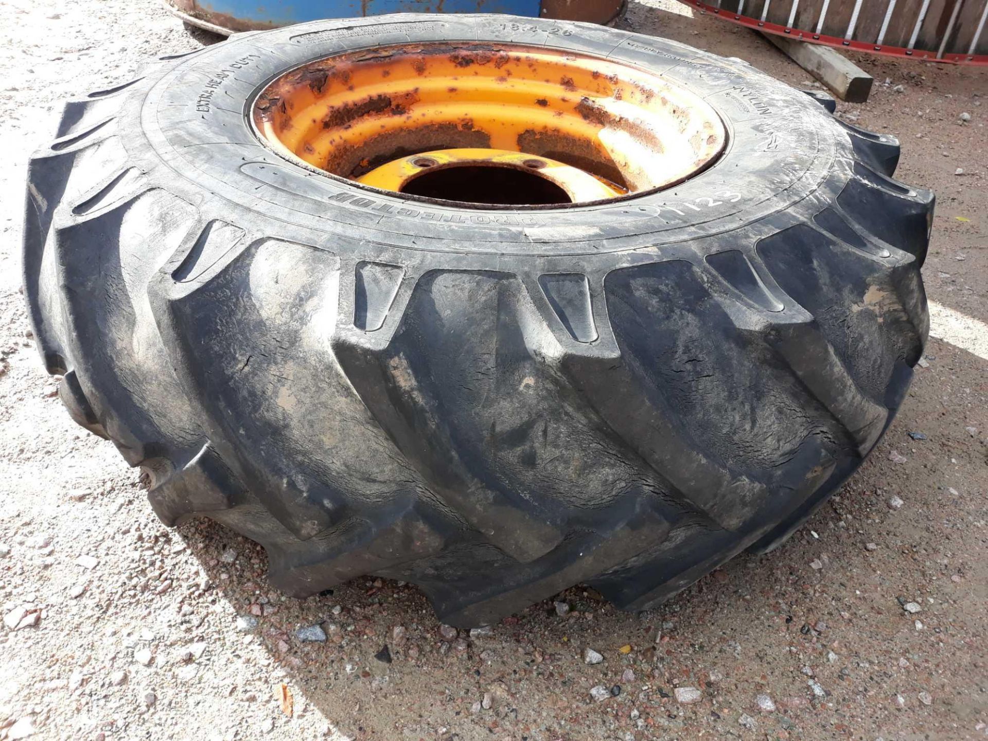 1 X 18.4 X 26 JCB 3CX 5 STUD REAR WHEEL