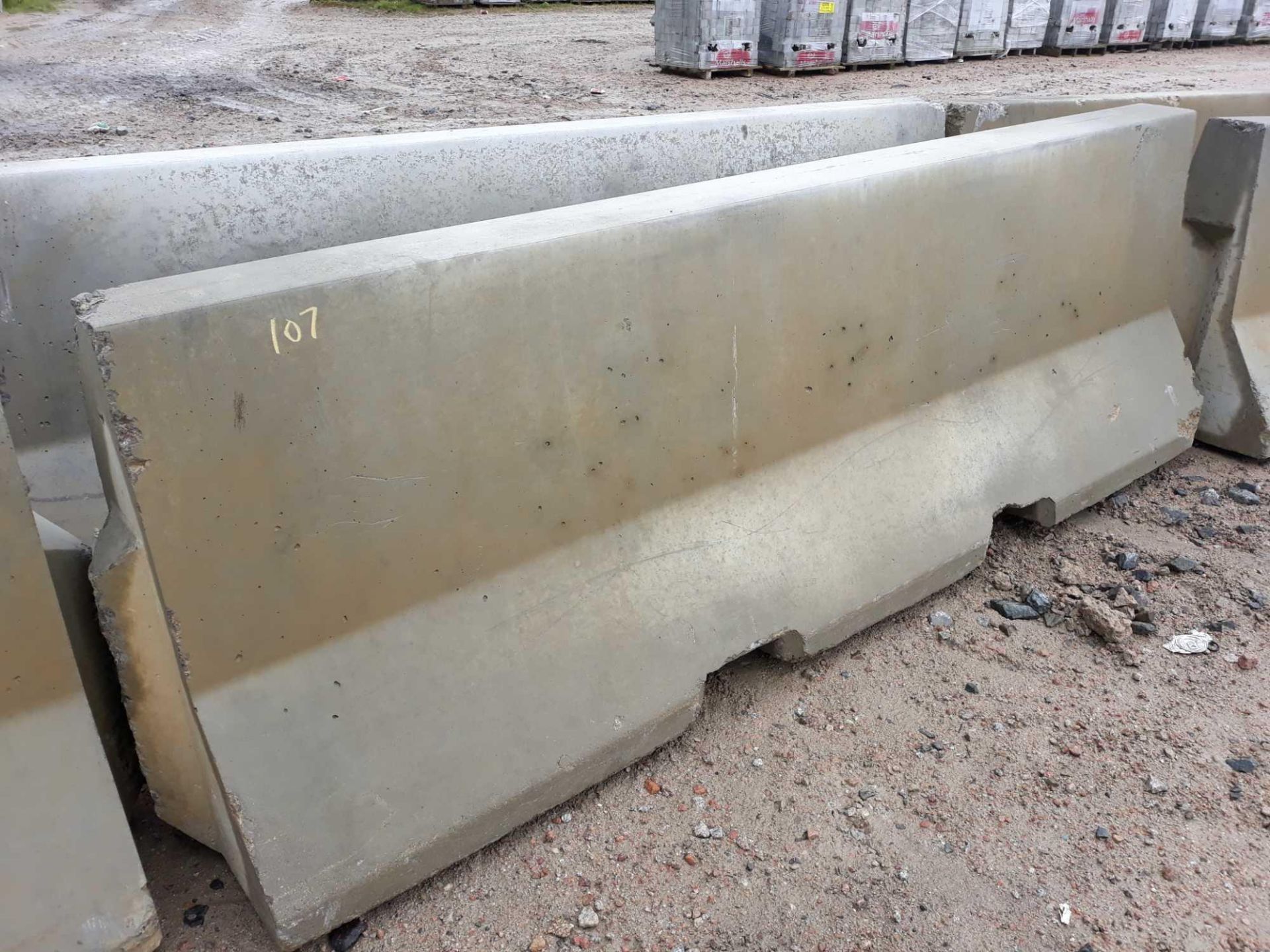 CONCRETE ROAD BARRIER