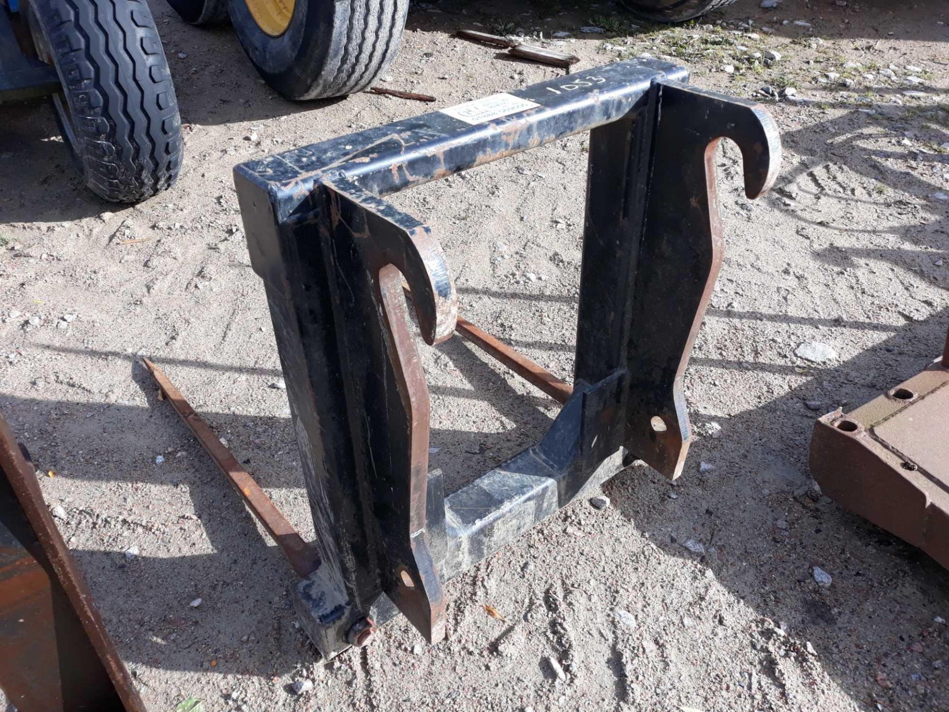 BALE SPIKE WITH EURO HITCH BRACKETS