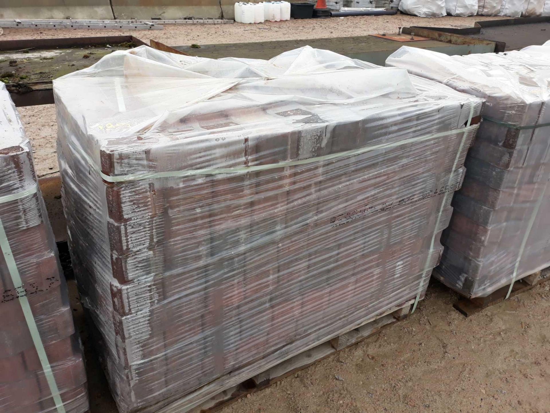 PALLET OF RED READY PAVE LOCKBLOCK