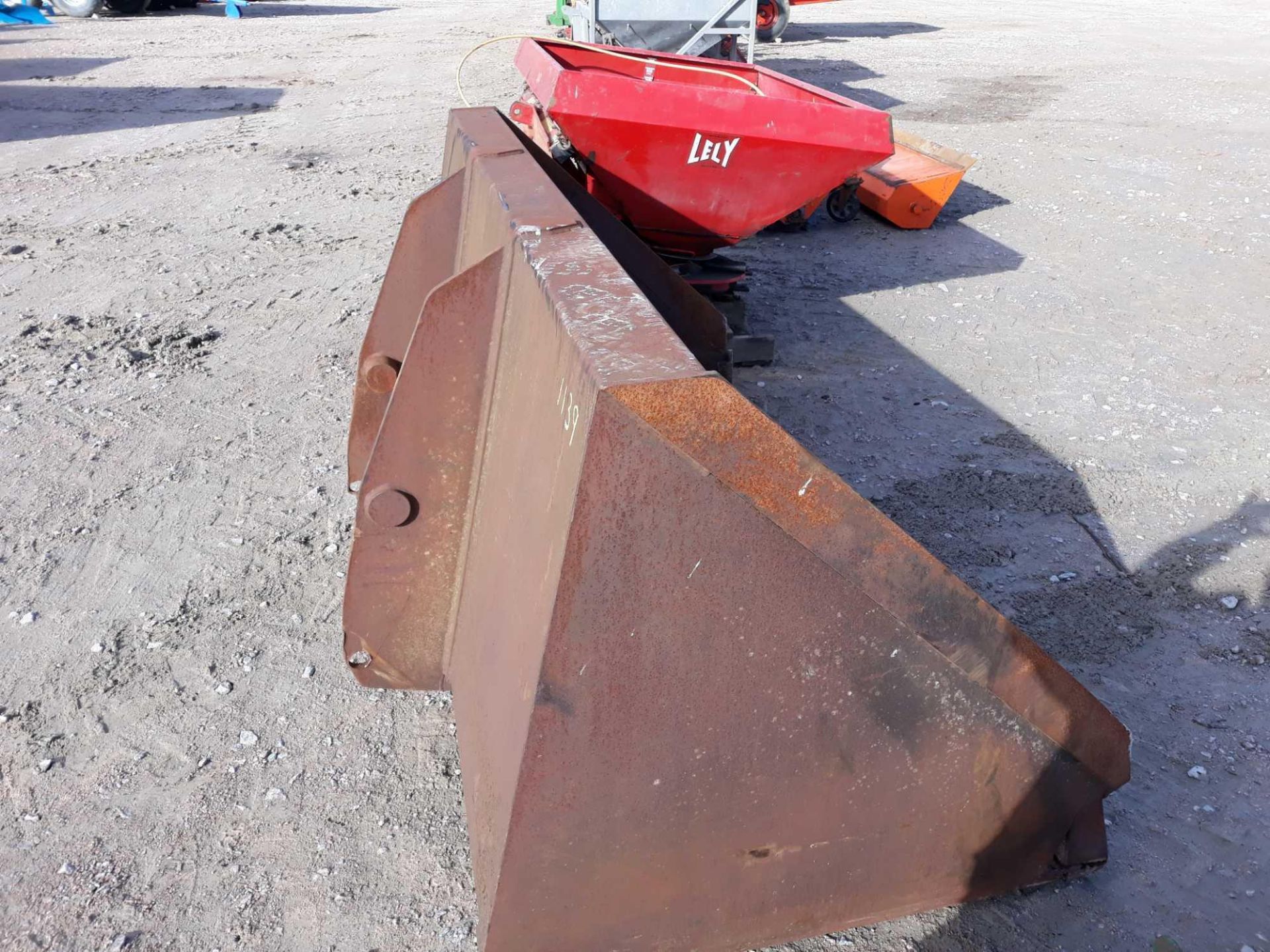 GRAIN BUCKET C/W MANITOU FITTINGS