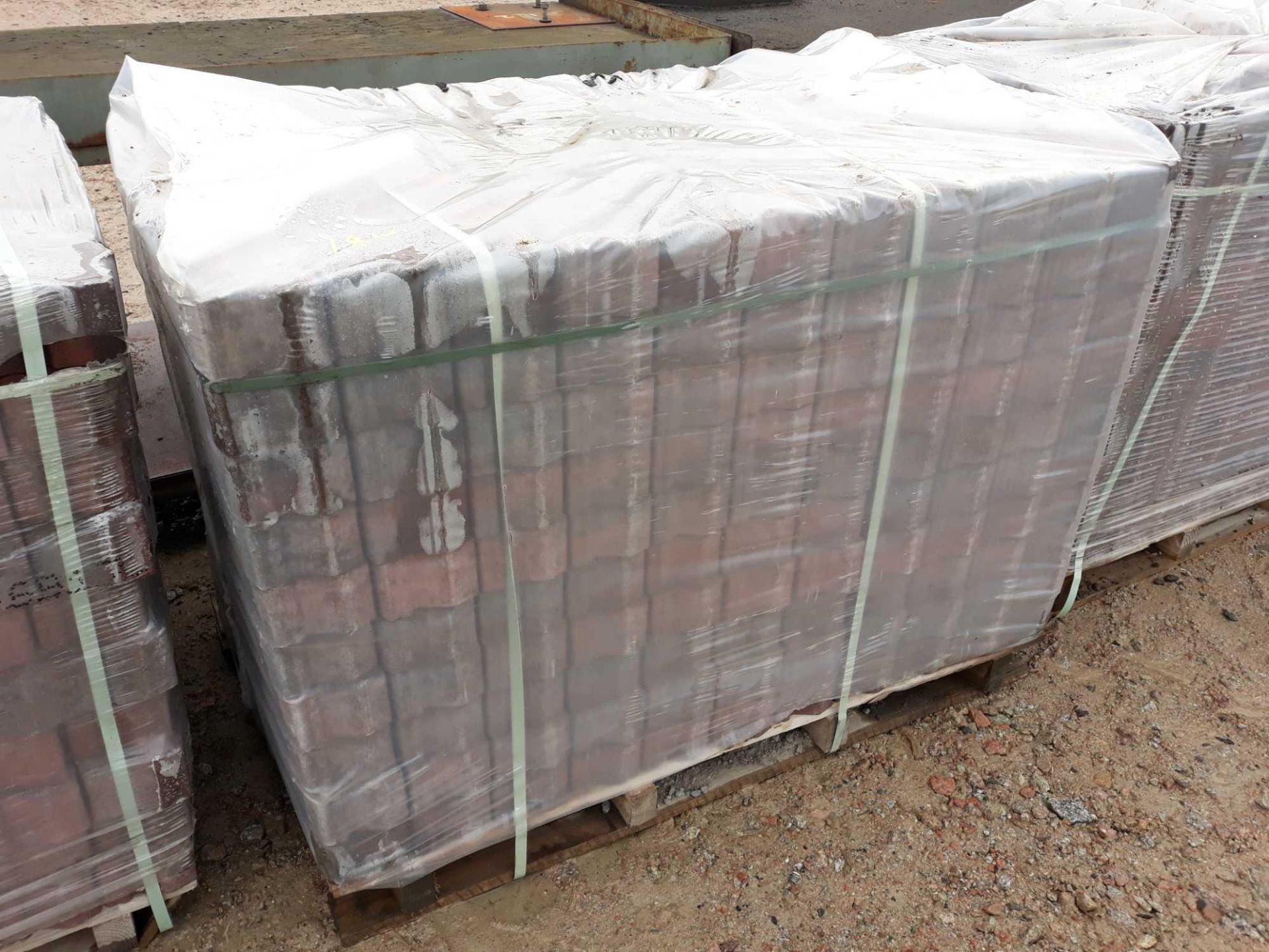 PALLET OF RED READY PAVE LOCKBLOCK