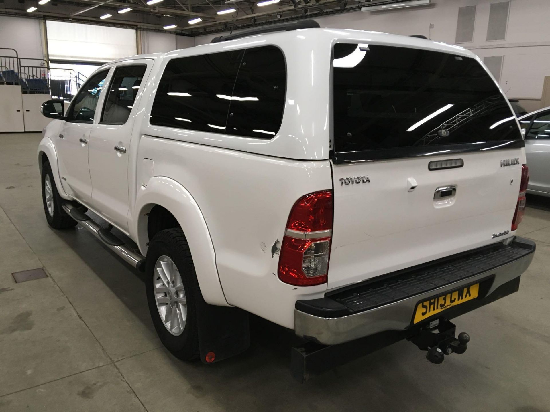 Toyota Hilux Invincible D-4d 4x4 - 2982cc 4x4 - Image 3 of 6