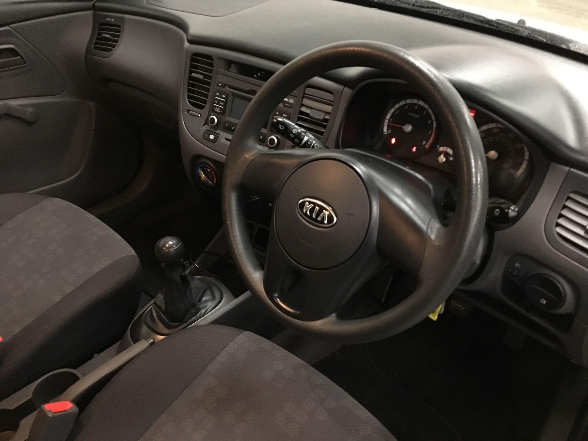 Kia Rio 1 - 1399cc 5 Door - Image 5 of 6