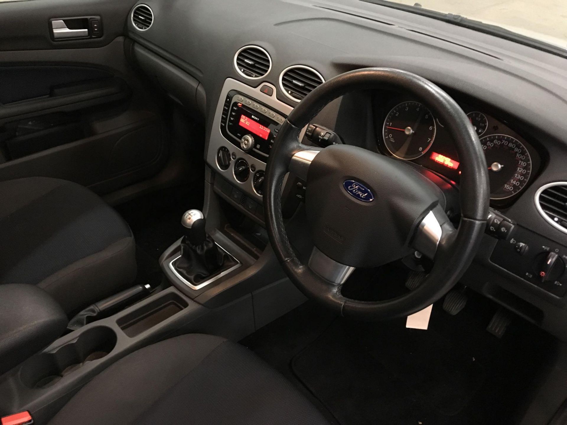 Ford Focus Zetec Climate - 1596cc 5 Door - Image 5 of 6