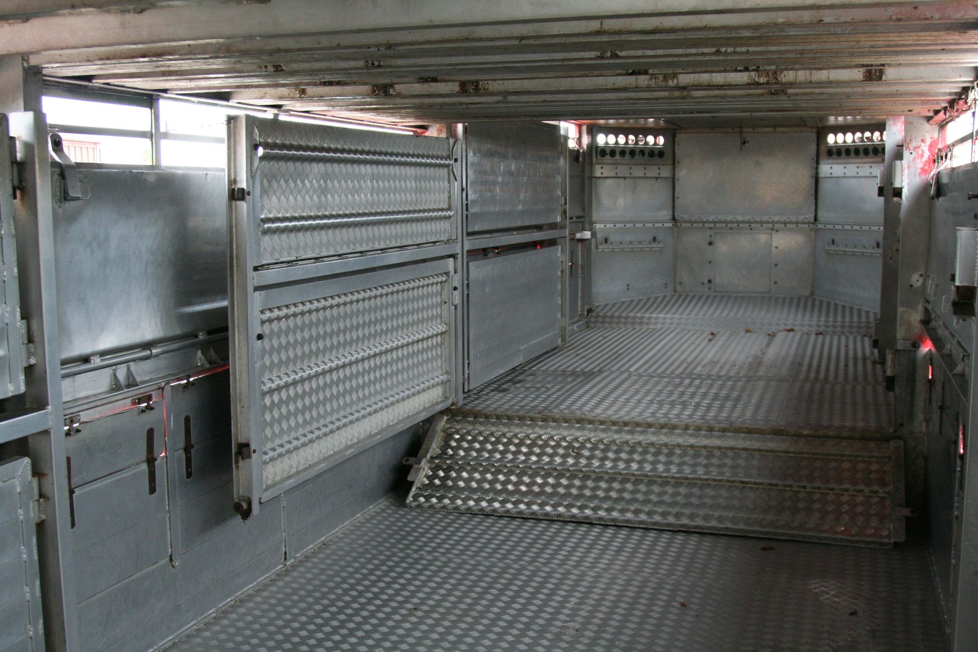 45 FT STEWART LIVESTOCK TRAILER - Image 21 of 37