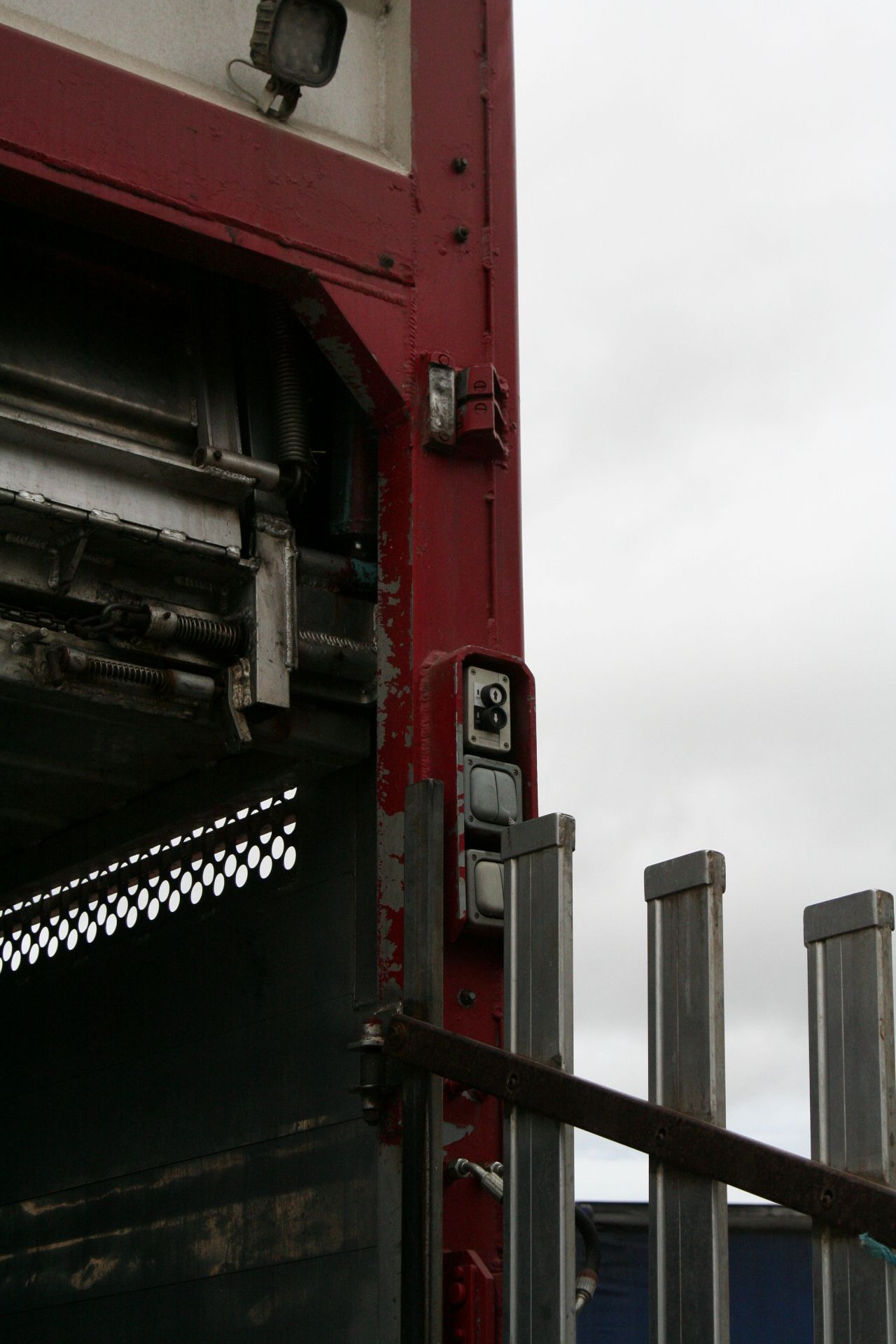 45 FT STEWART LIVESTOCK TRAILER - Image 31 of 37