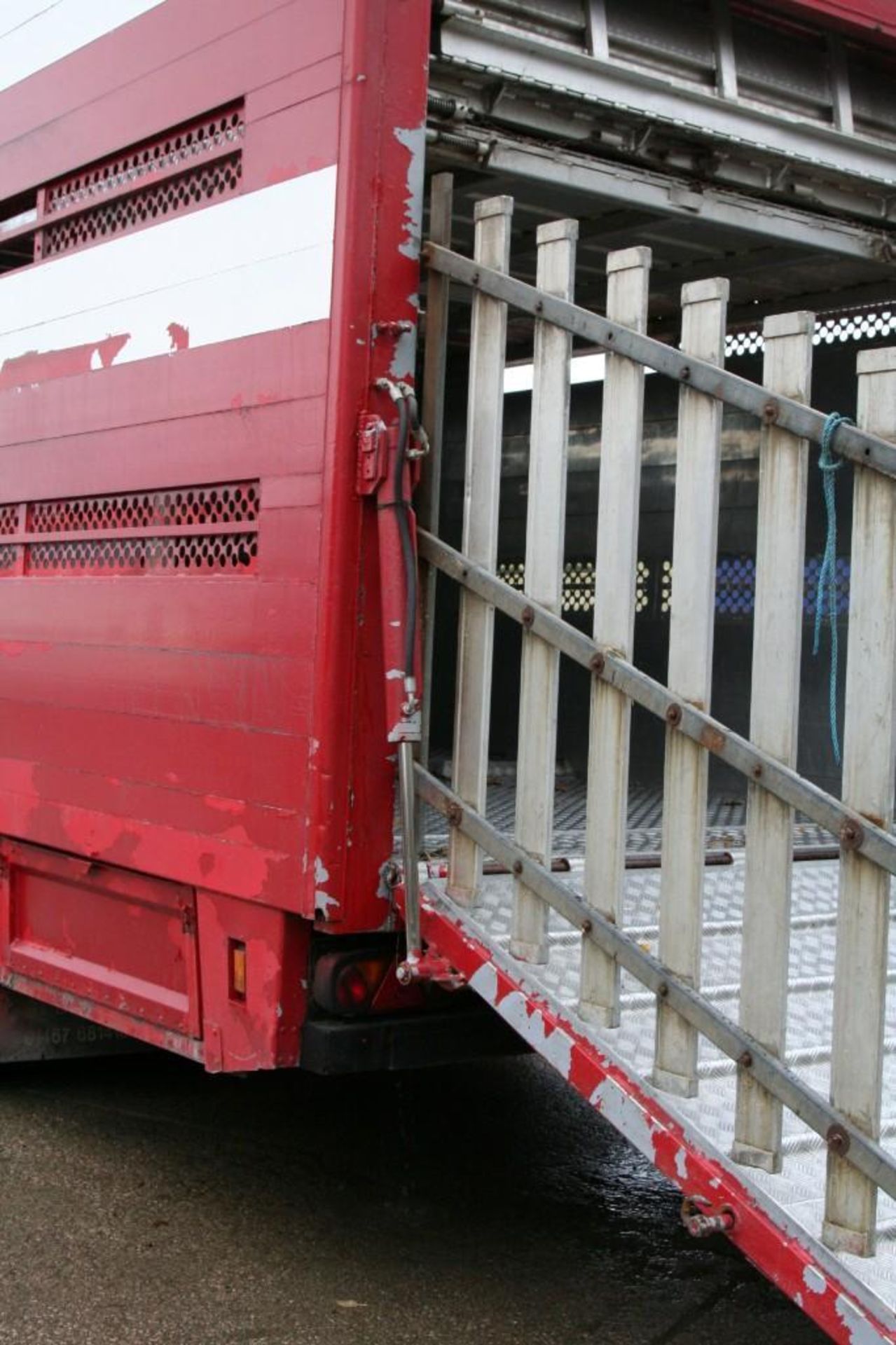 45 FT STEWART LIVESTOCK TRAILER - Image 36 of 37