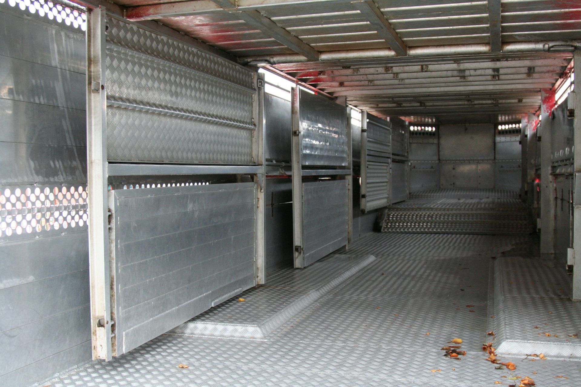 45 FT STEWART LIVESTOCK TRAILER - Image 25 of 37