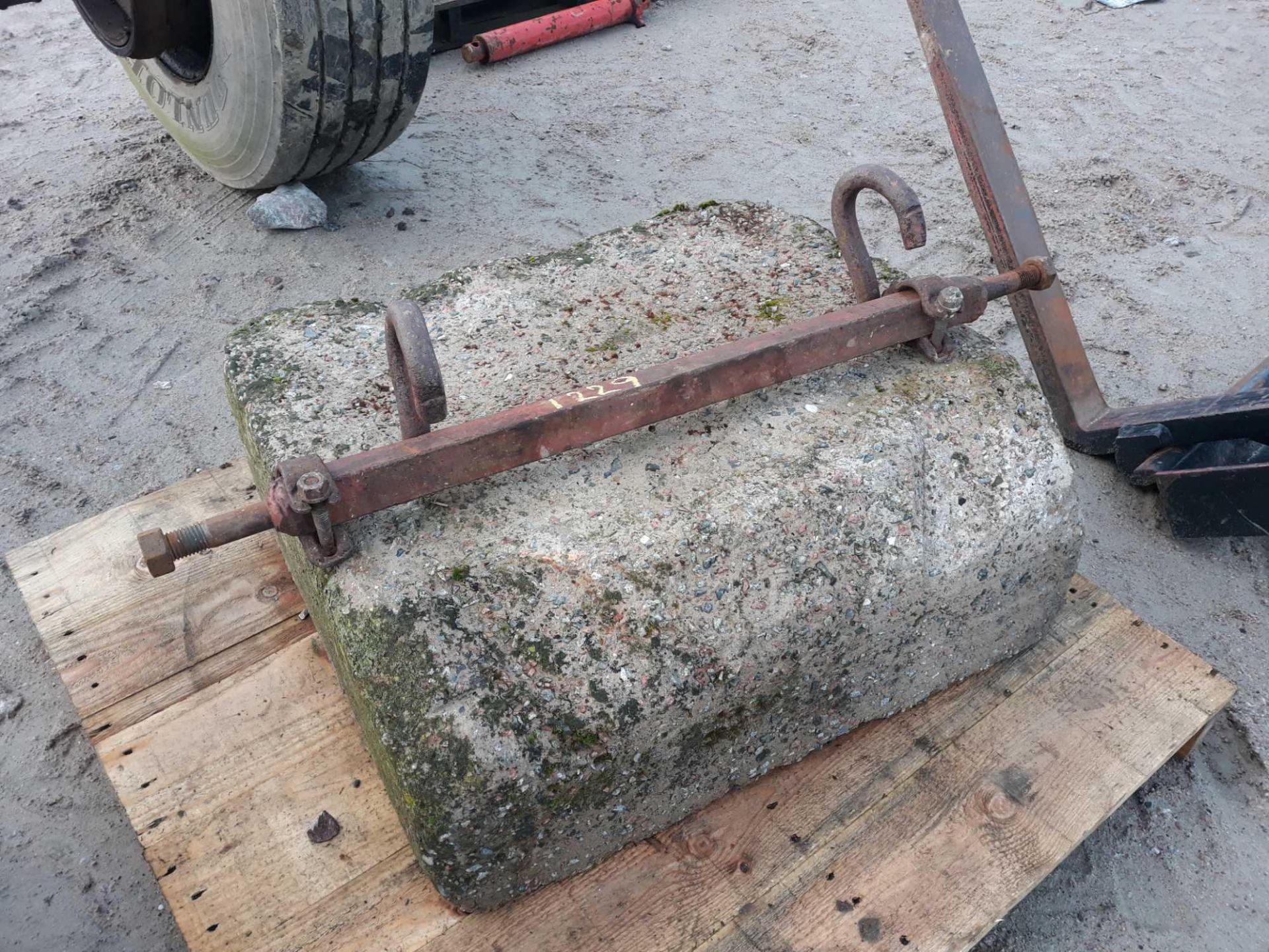 CONCRETE TRACTOR WEIGHT