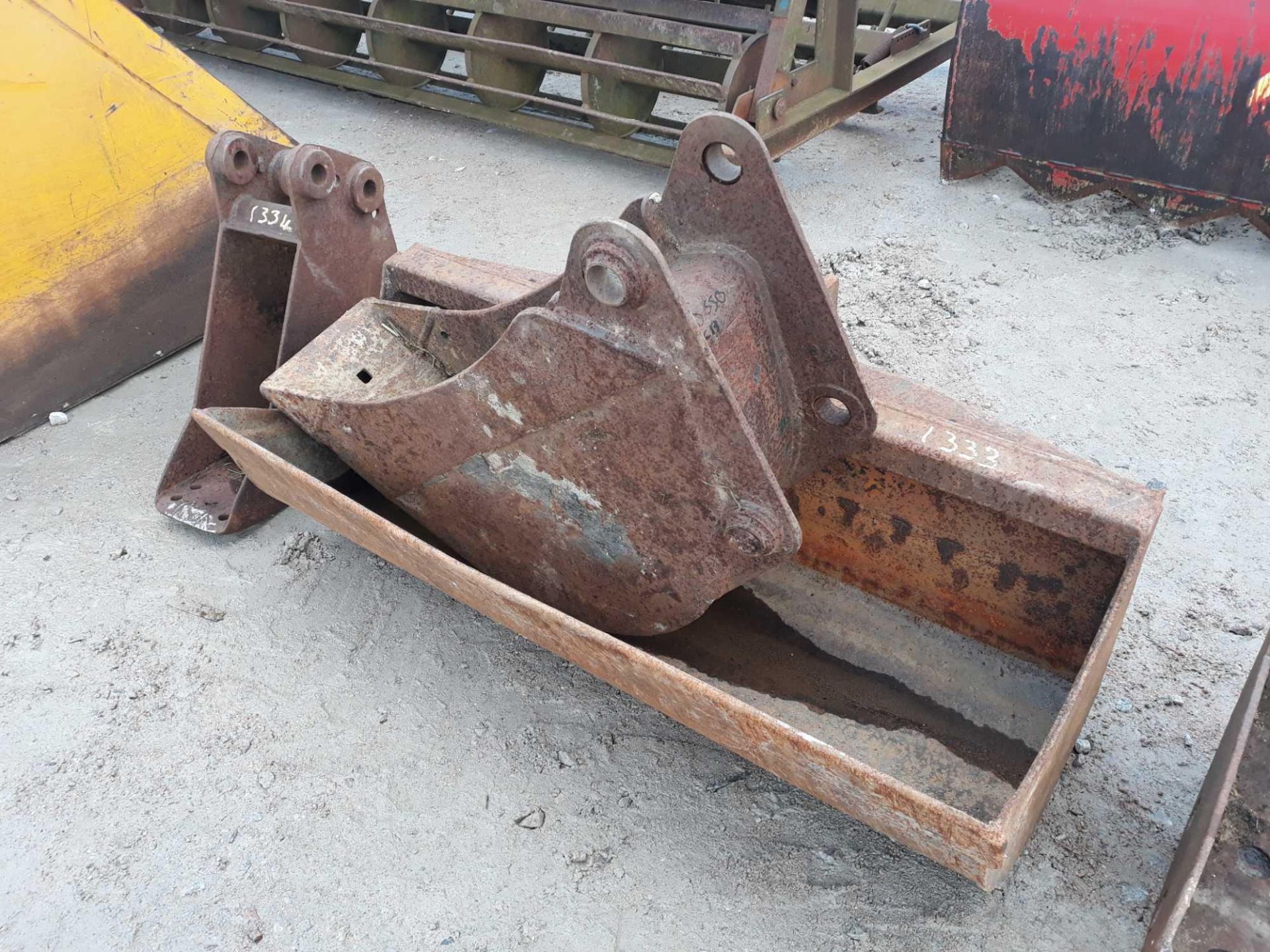 FORD 550 DITCHING BUCKET & OTHER BUCKET