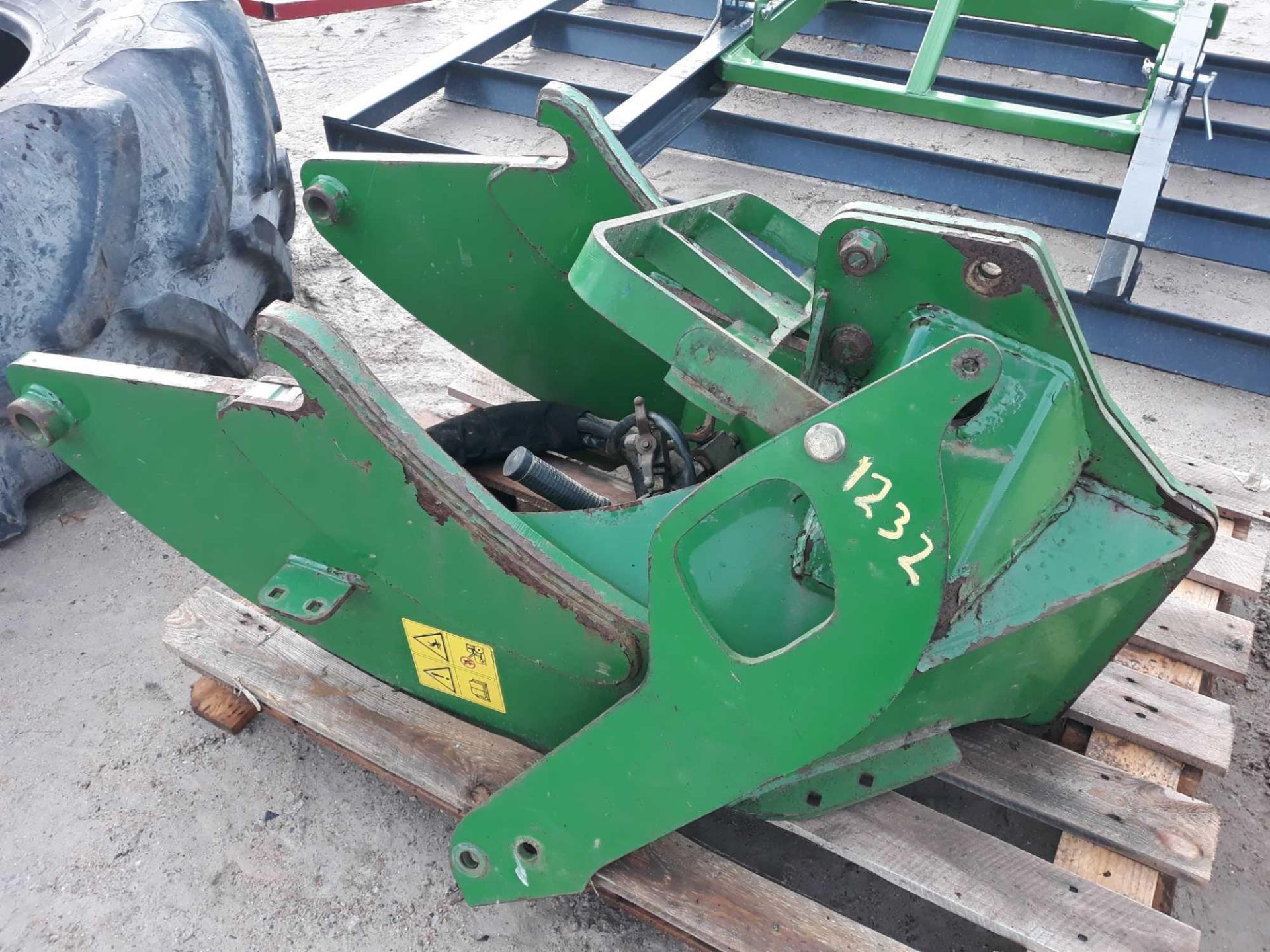 JOHN DEERE LOADER BRACKETS