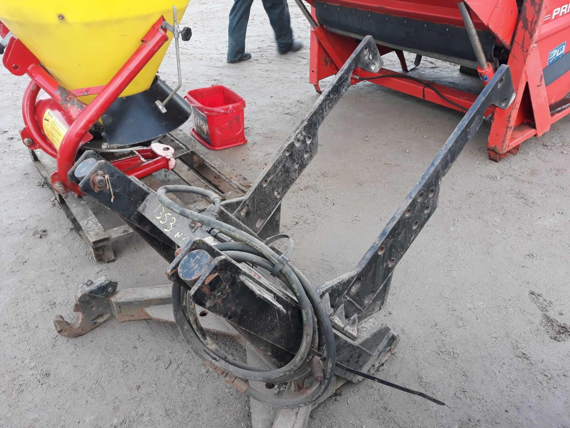 FRONT HITCH FOR TRACTOR
