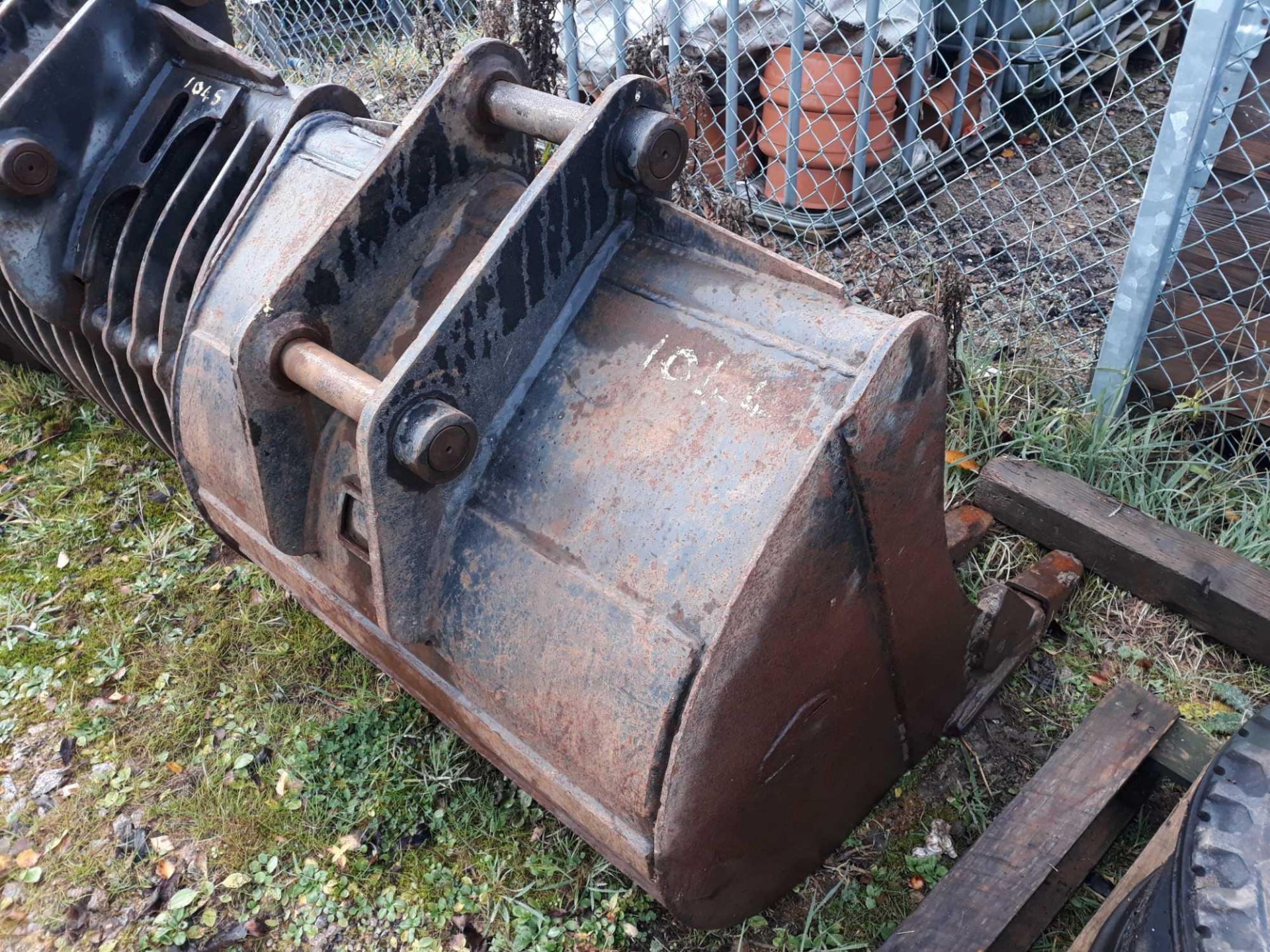 900 JCB BUCKET