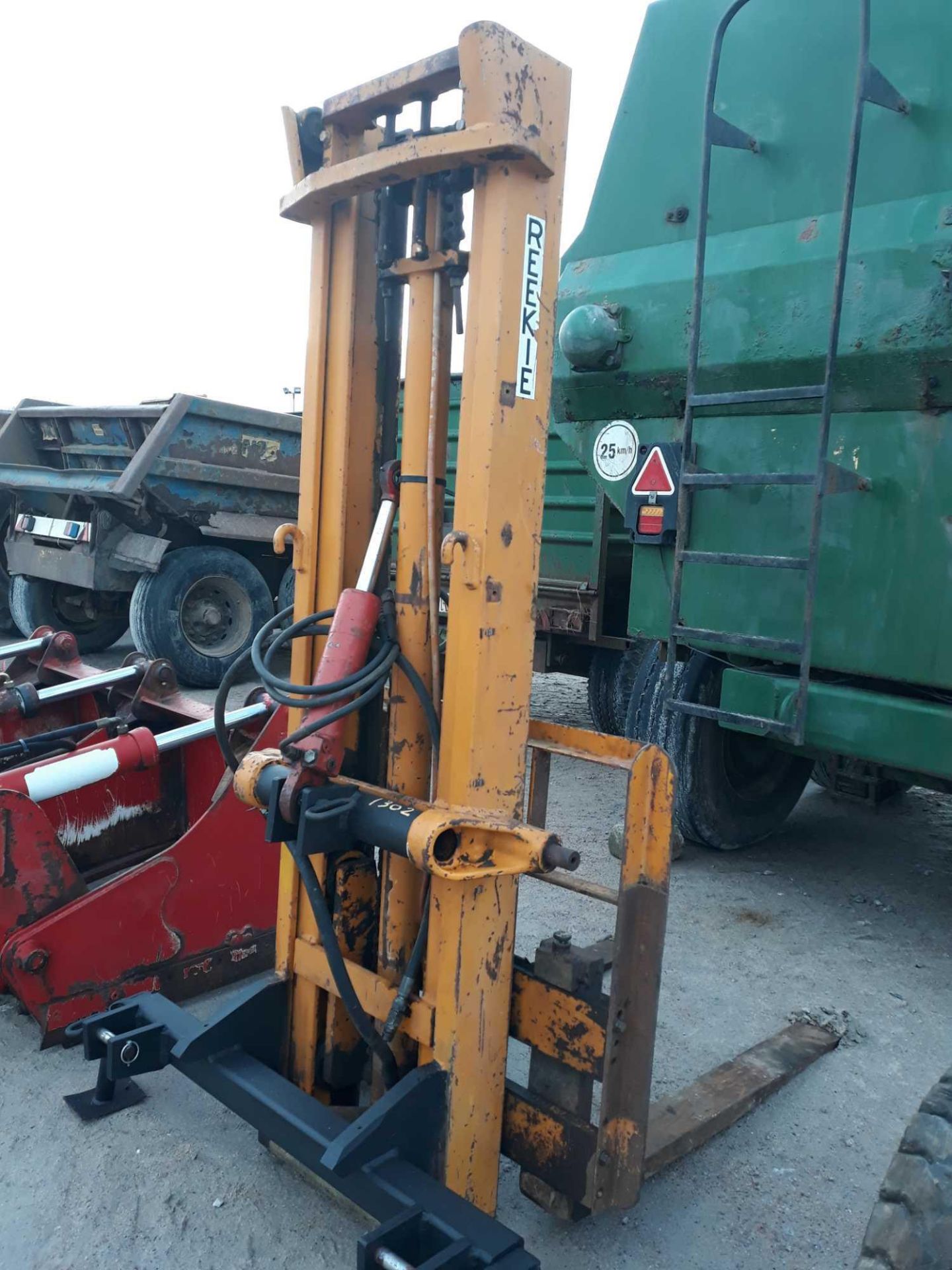 FORKLIFT THREE POINT LINKAGE