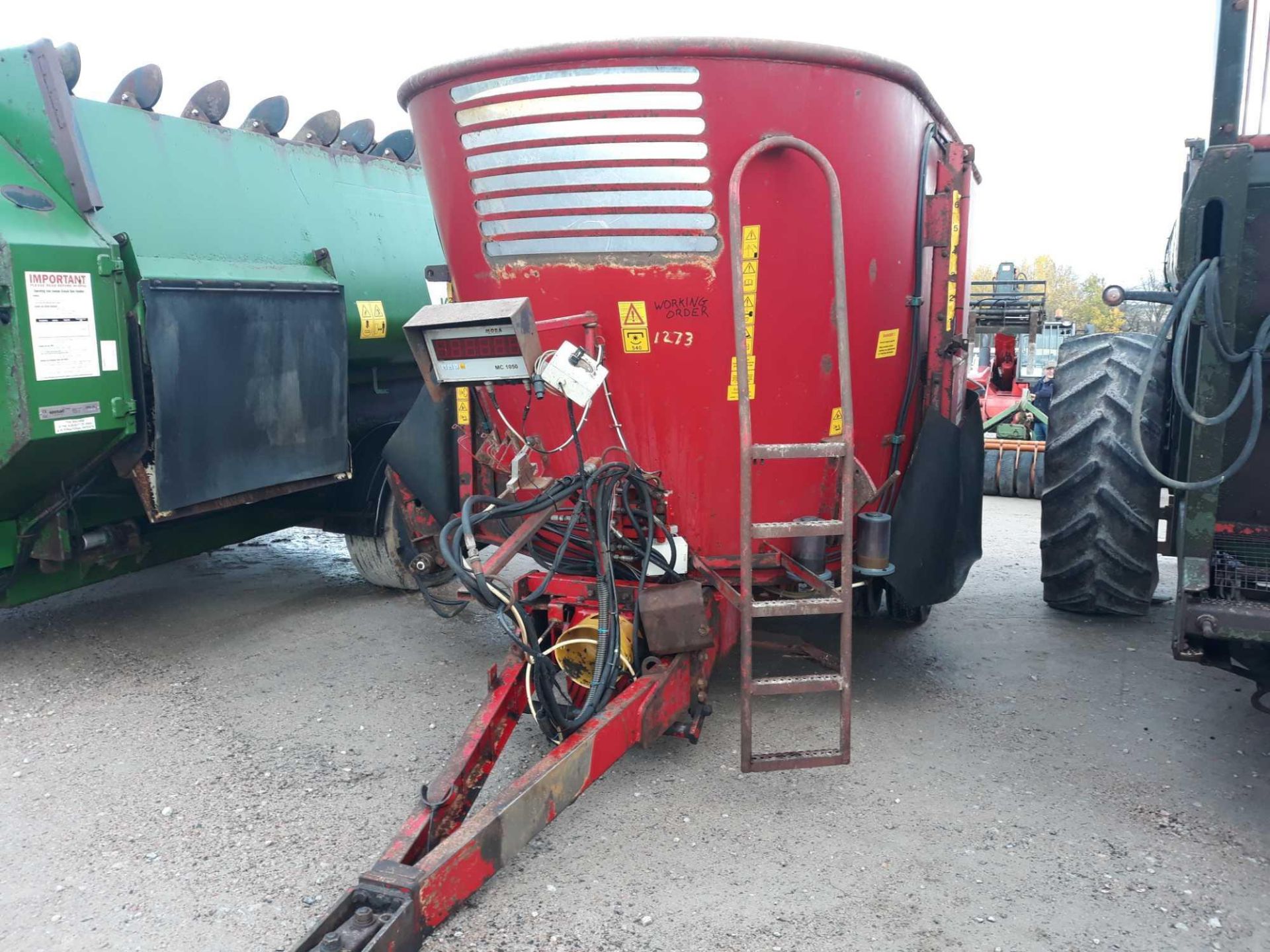 FEED WAGON WITH PTO