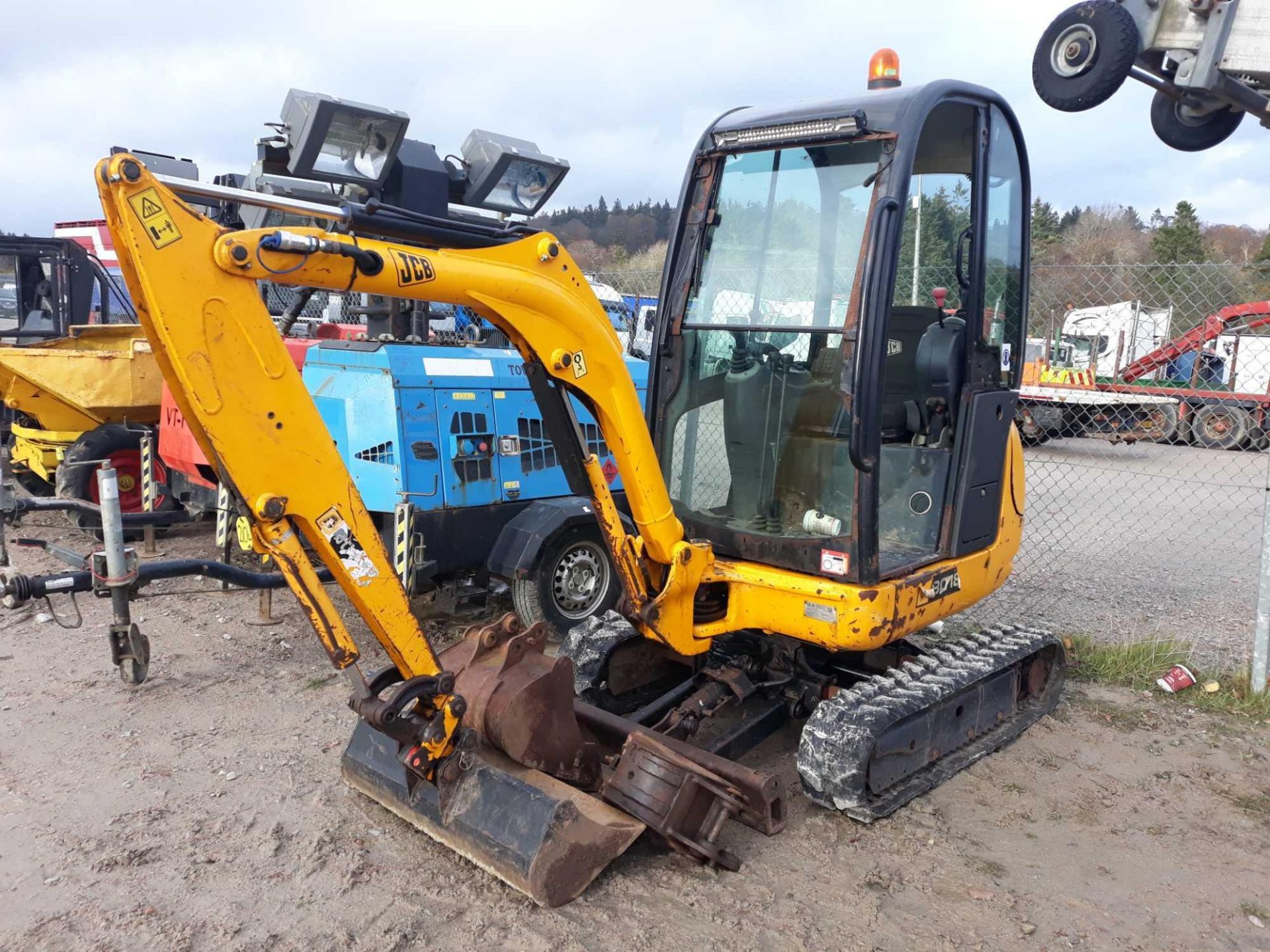 JCB 8018 KEY IN PC 1856 HOURS, 3 BUCKETS